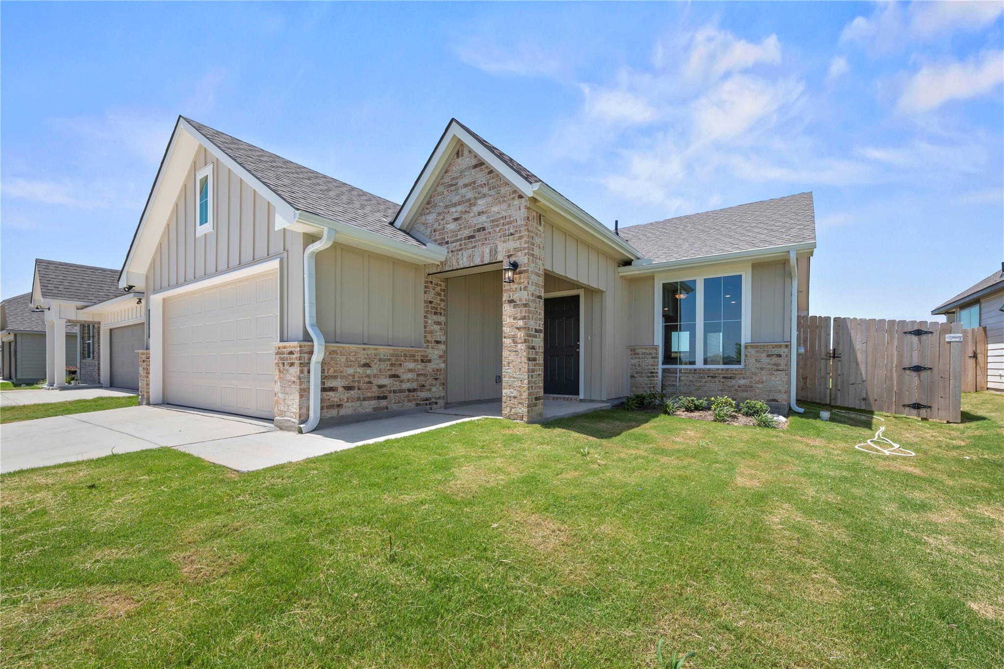 228  Gus Loop, photo 2