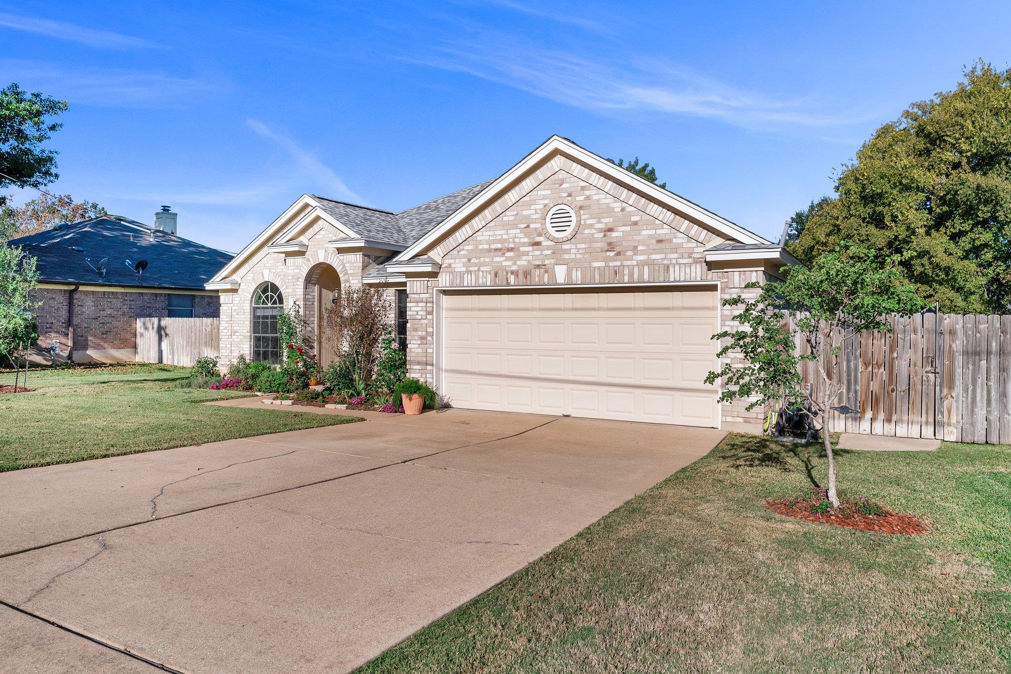 302  Debora Dr, photo 3
