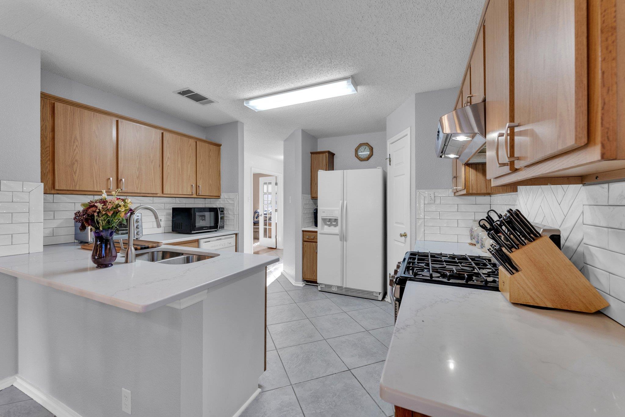 302  Debora Dr, photo 9