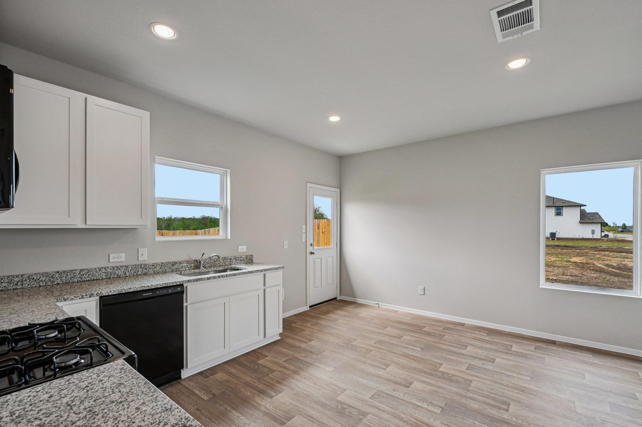 251  Haywood Mnr, photo 9