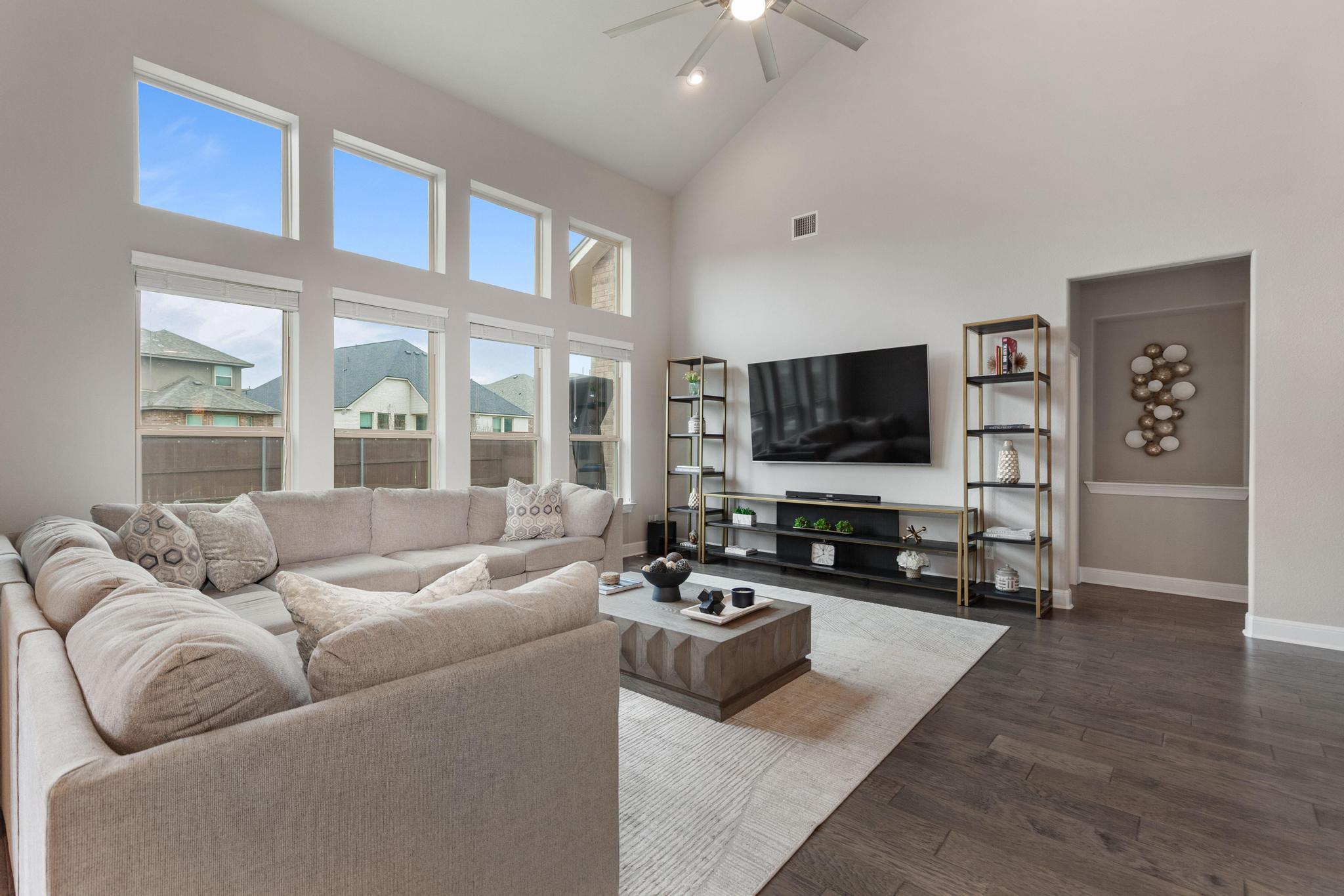 3028  Silvergrass Cv, photo 5