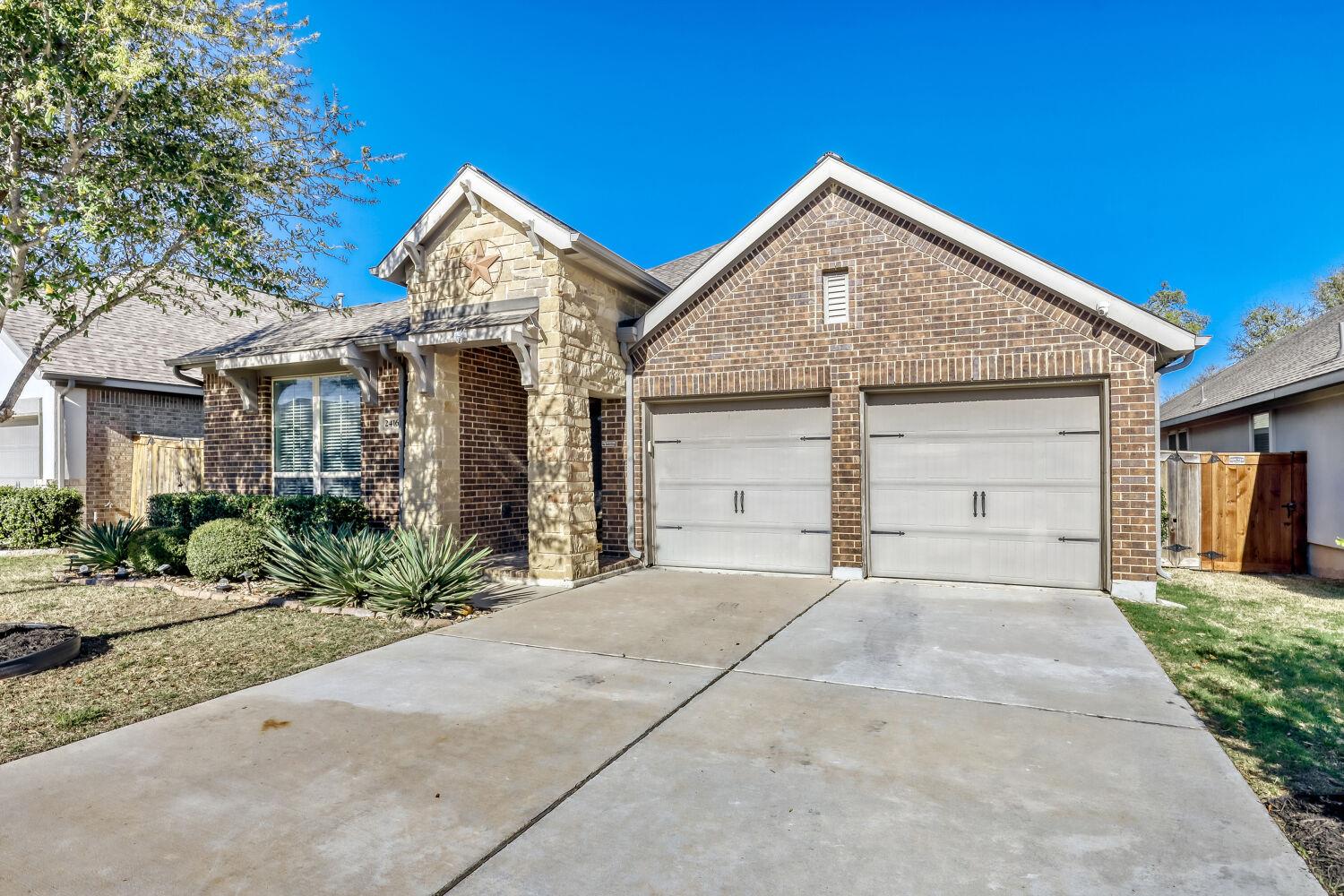 2416  BURBERRY Ln, photo 2
