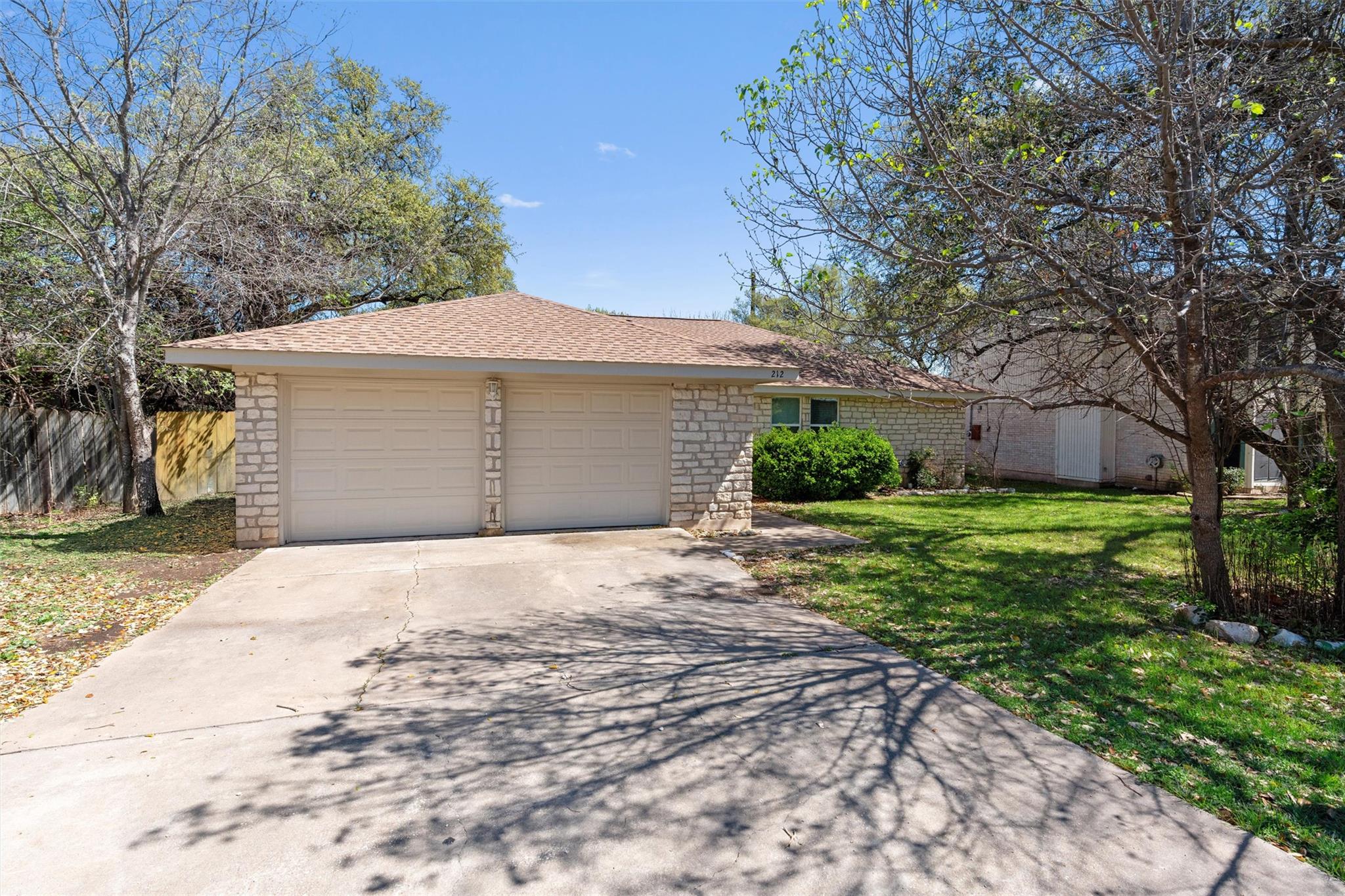212  Rockcrest Dr, photo 2