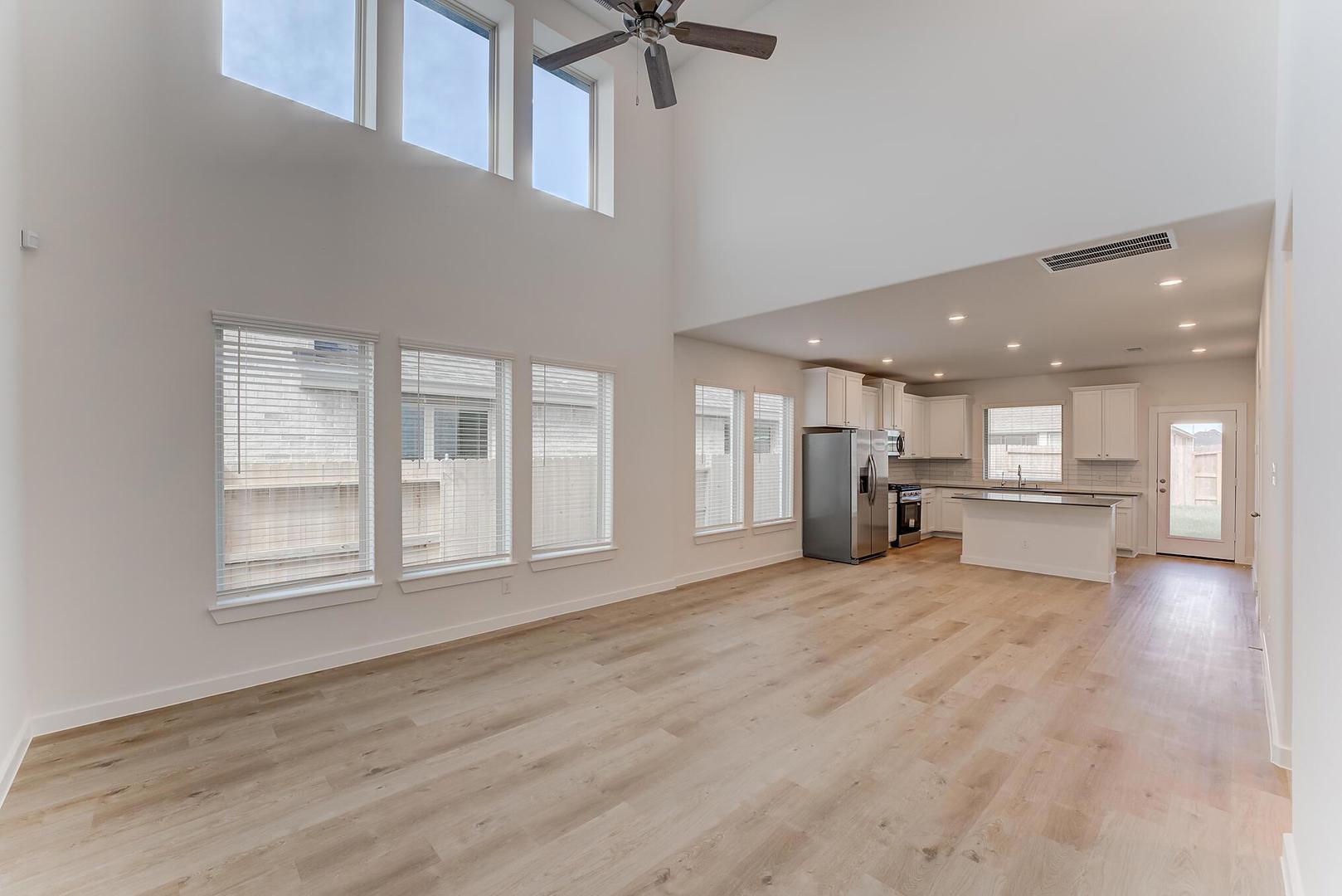 140  Bloomington Loop, photo 3