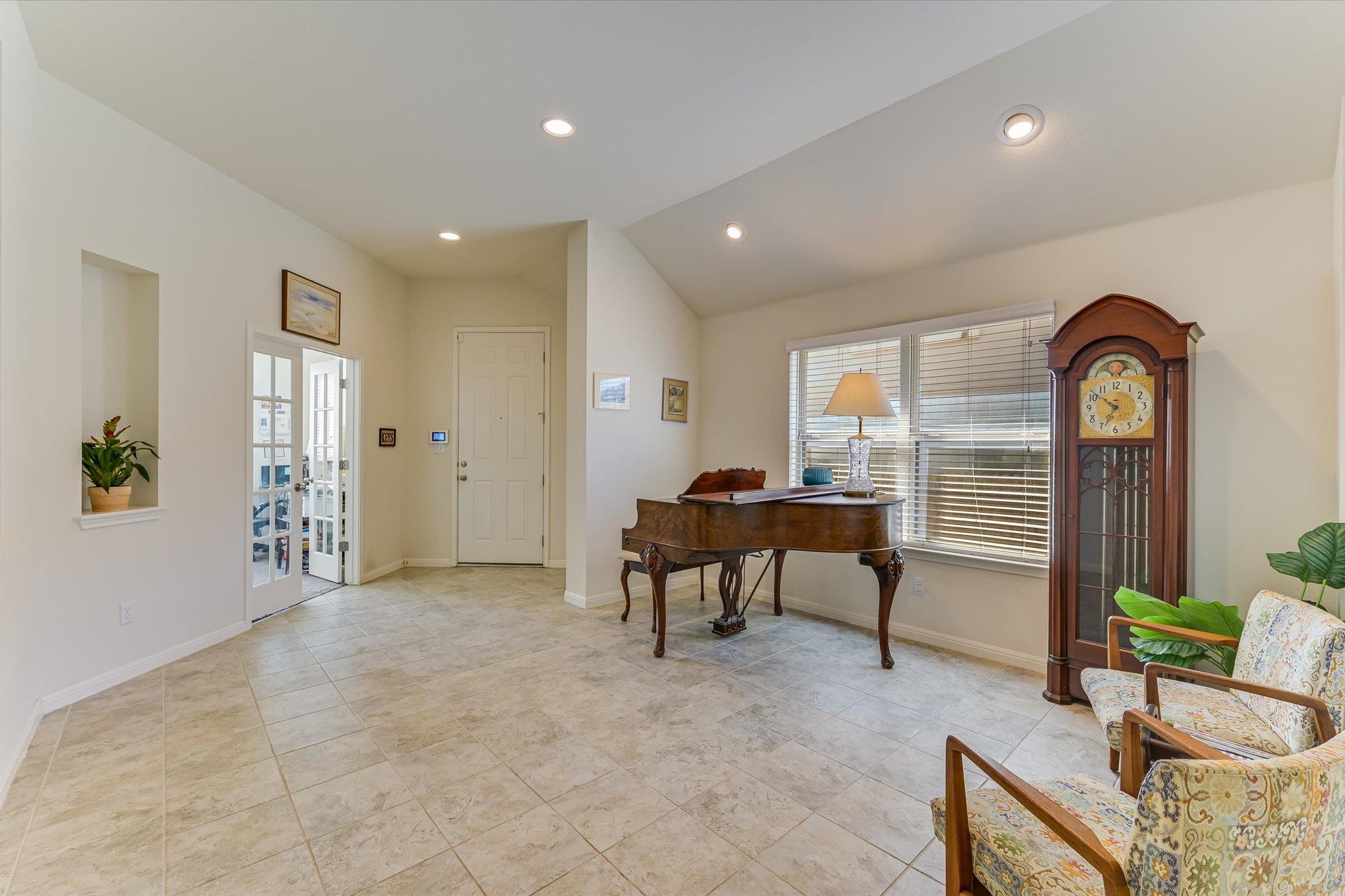 135  Tailwind Dr, photo 2