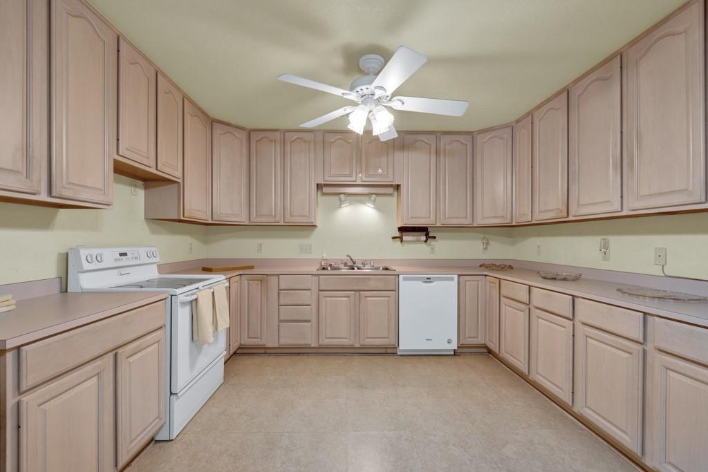 800 N Bishop St, photo 9