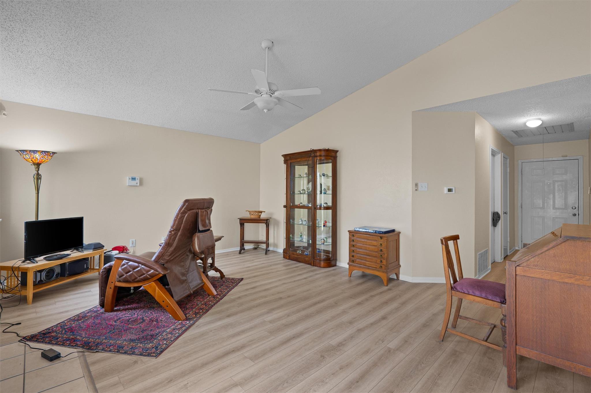 1403  Alma Dr, photo 5