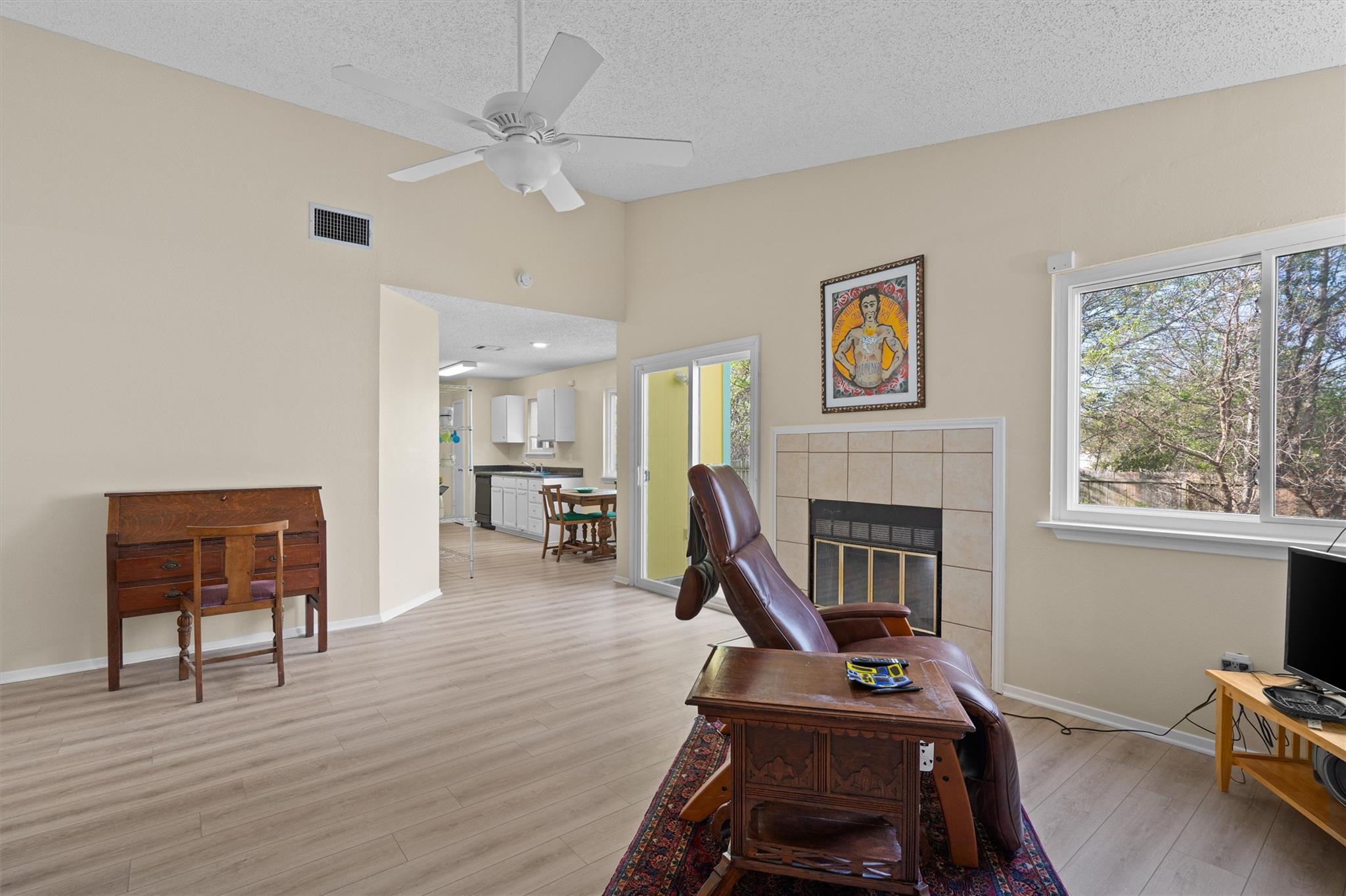 1403  Alma Dr, photo 7
