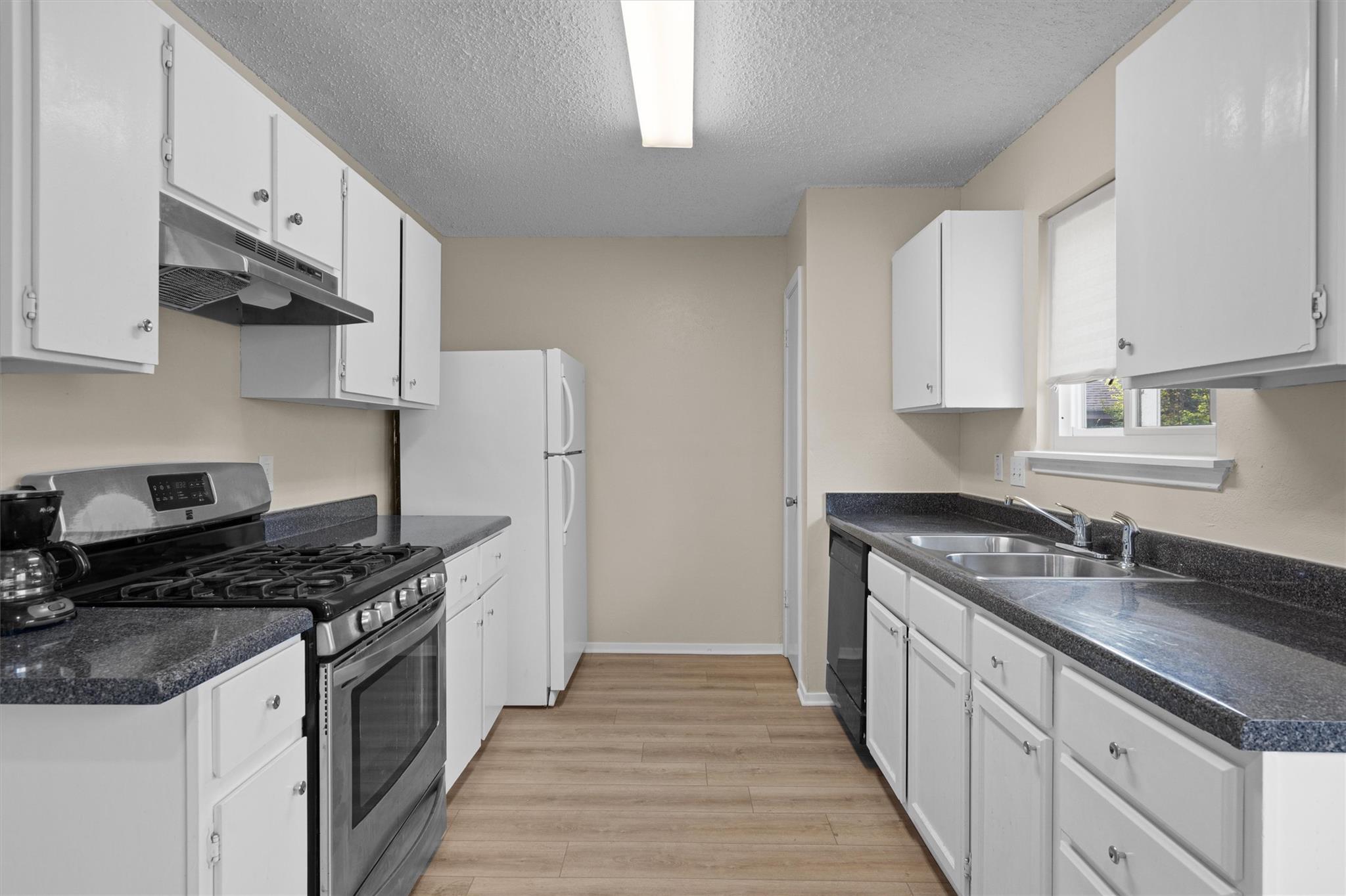 1403  Alma Dr, photo 10