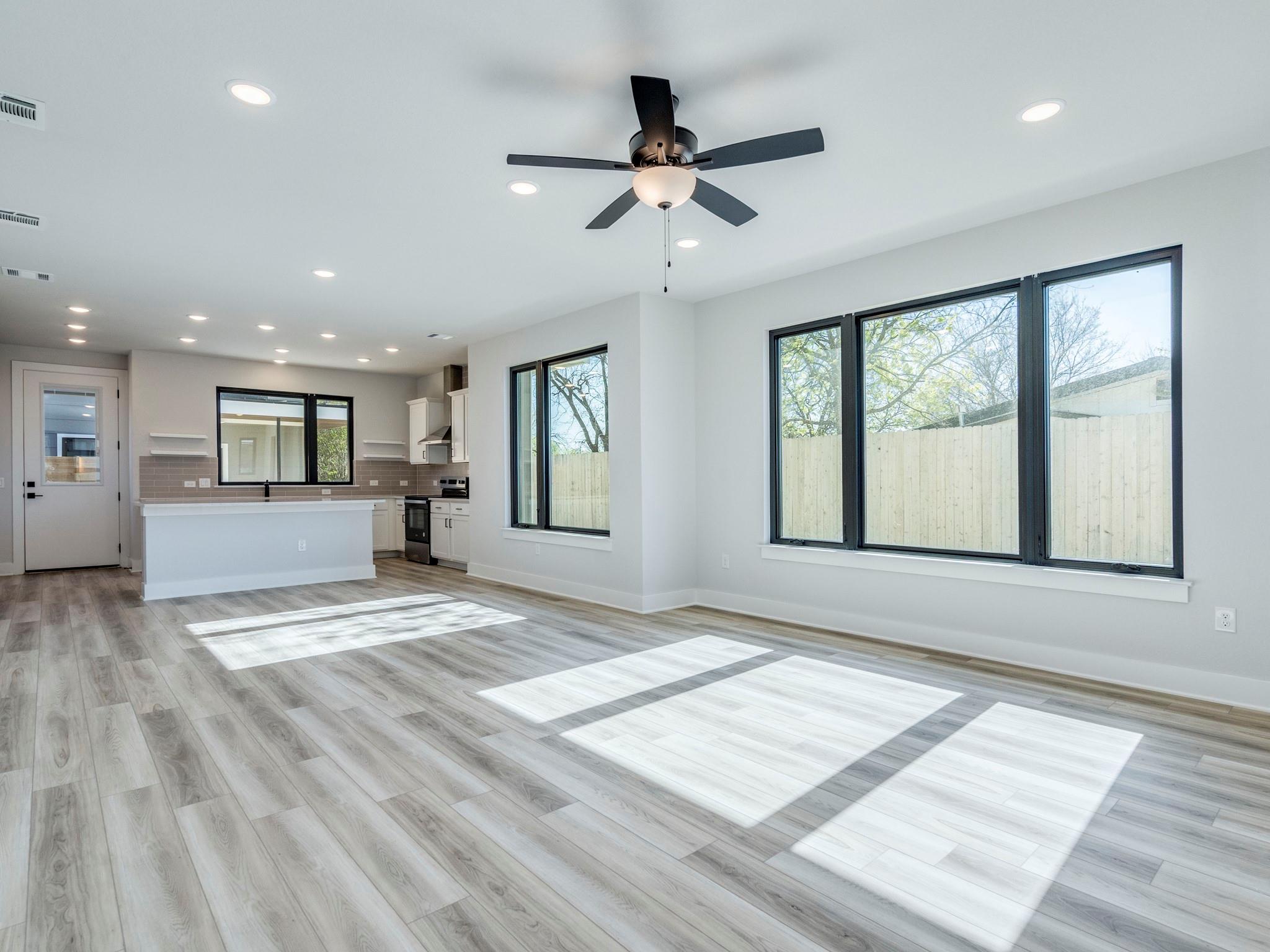 206 E Wonsley Dr  #1, photo 2