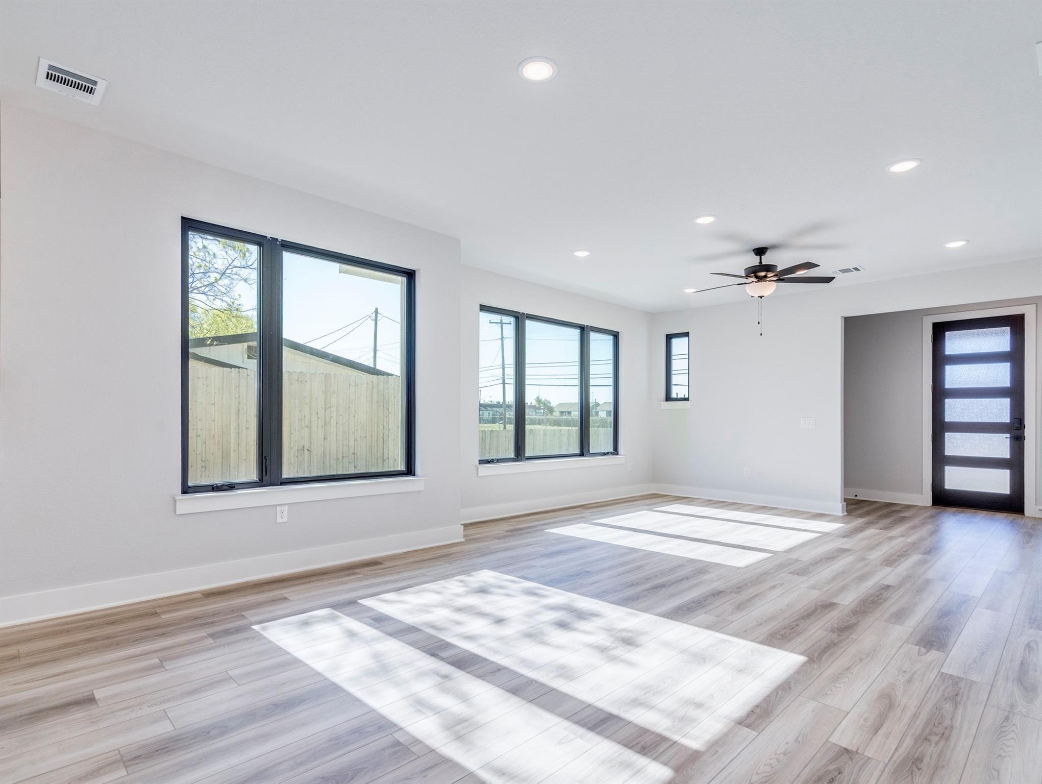 206 E Wonsley Dr  #1, photo 3