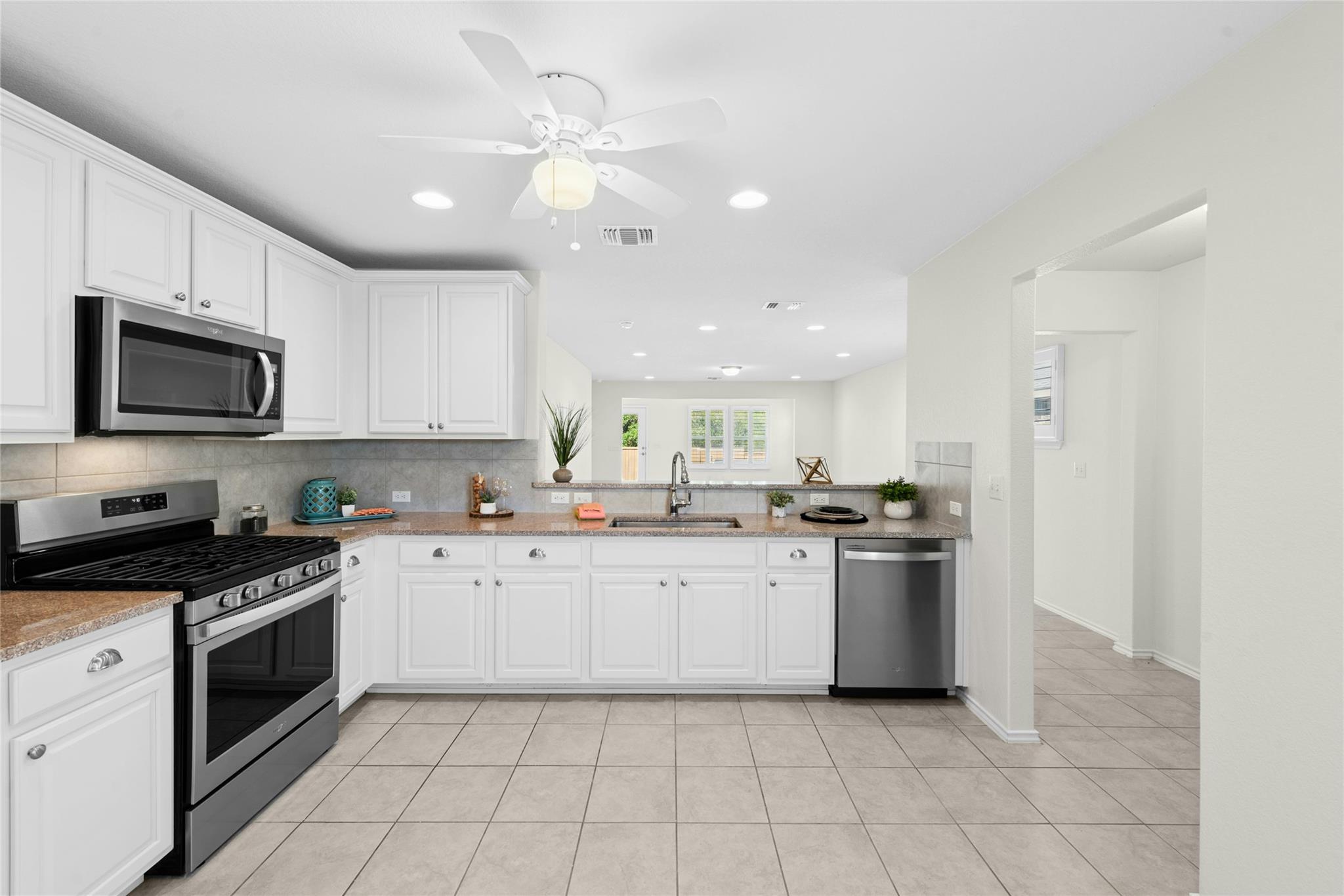 517  Rockport St, photo 8