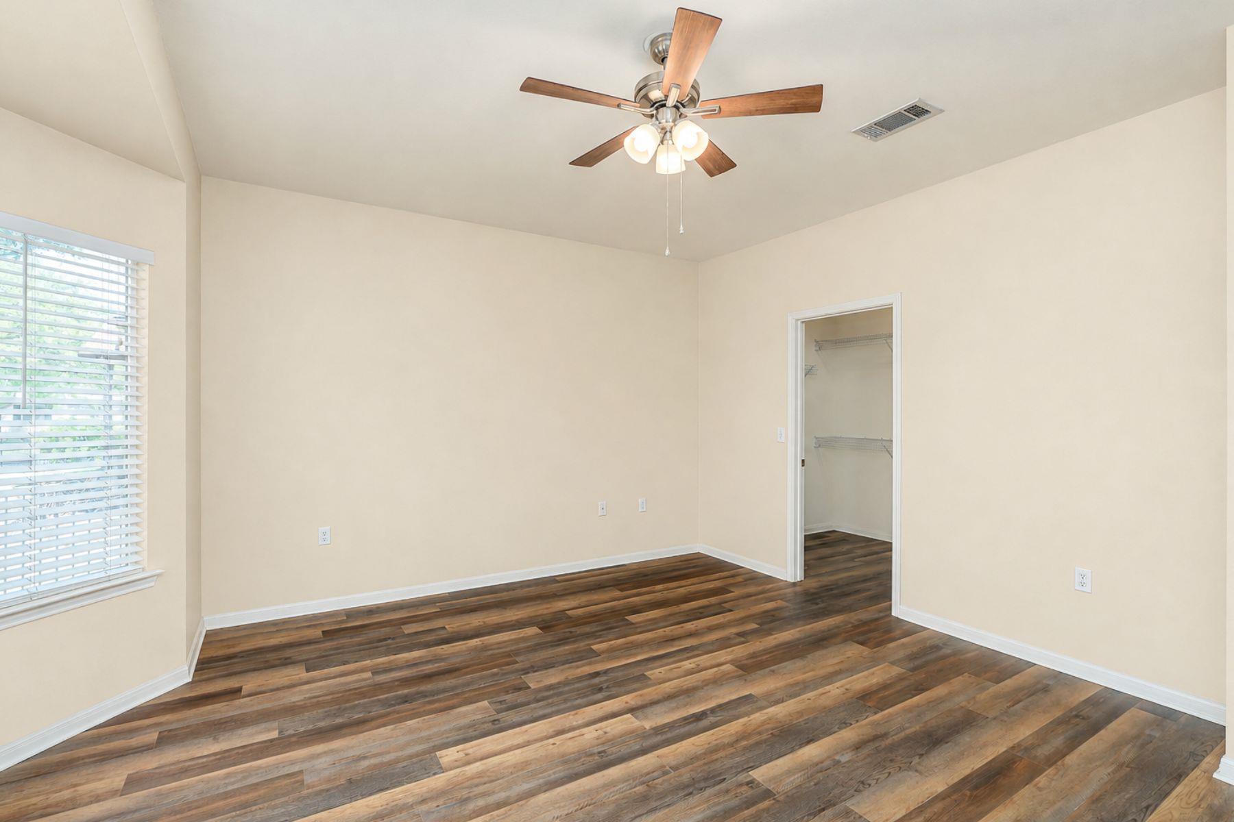 516  Texas Dr, photo 8