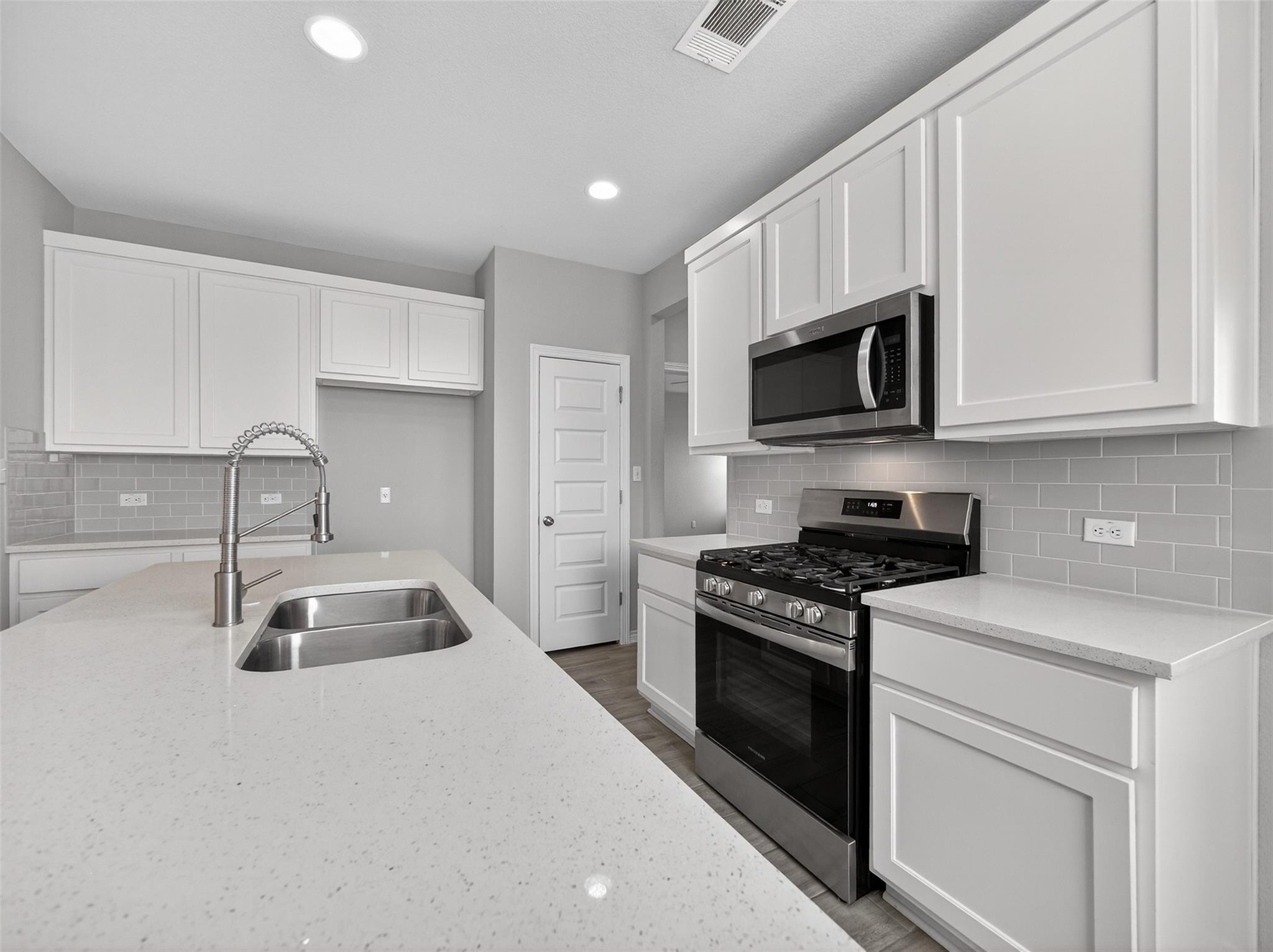 521  Rearing Mare Pass, photo 9