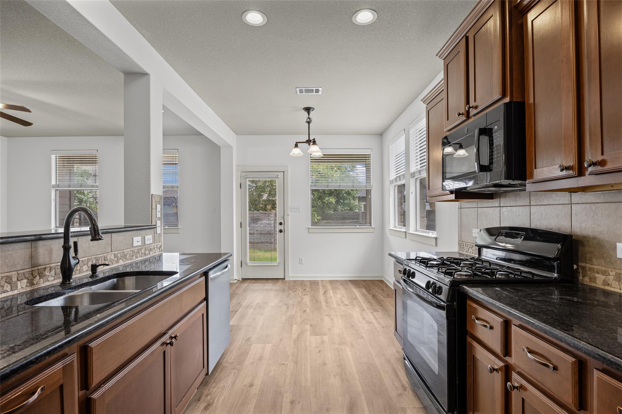 331  Rosemary Holw, photo 2