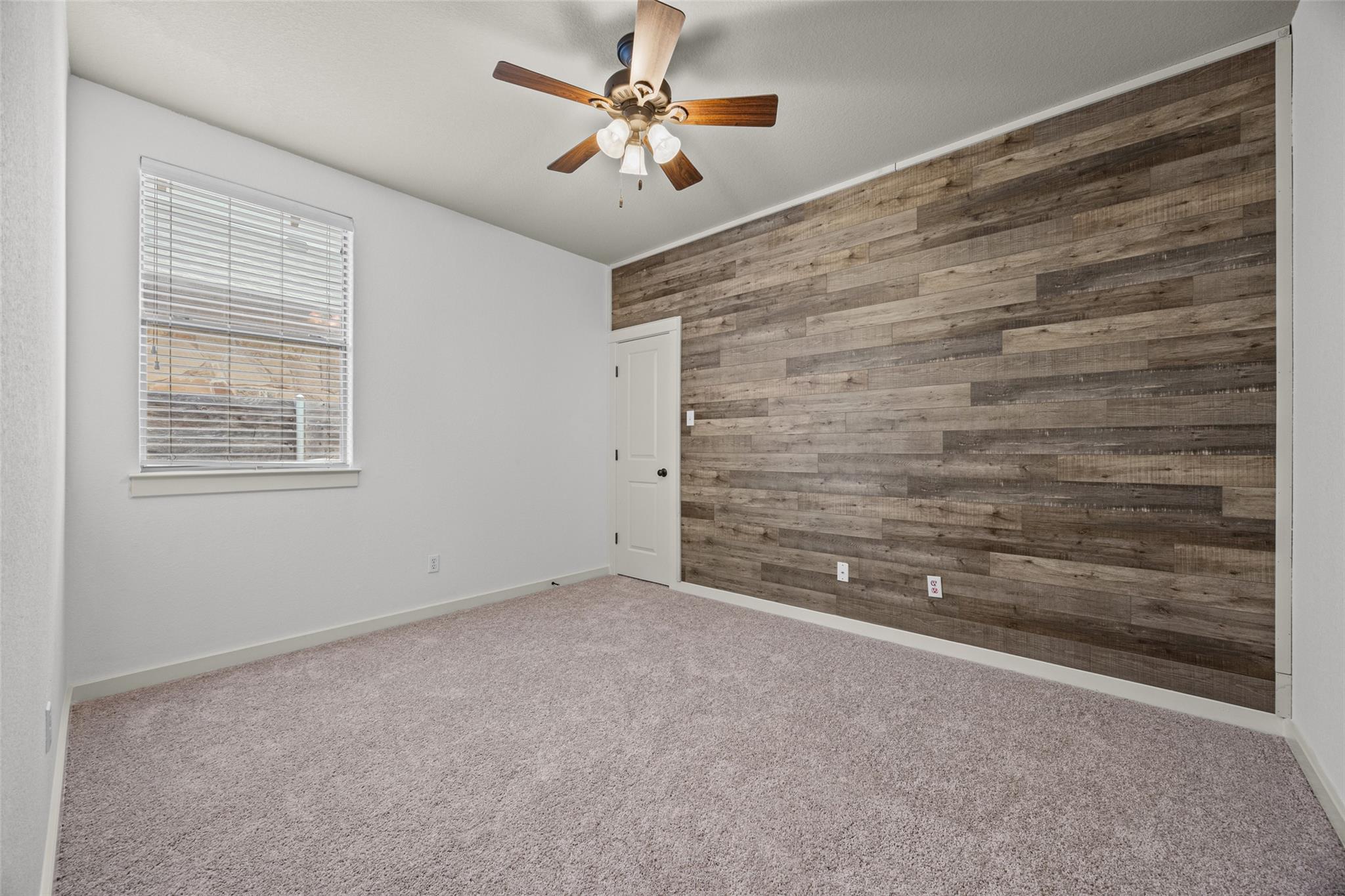 331  Rosemary Holw, photo 11