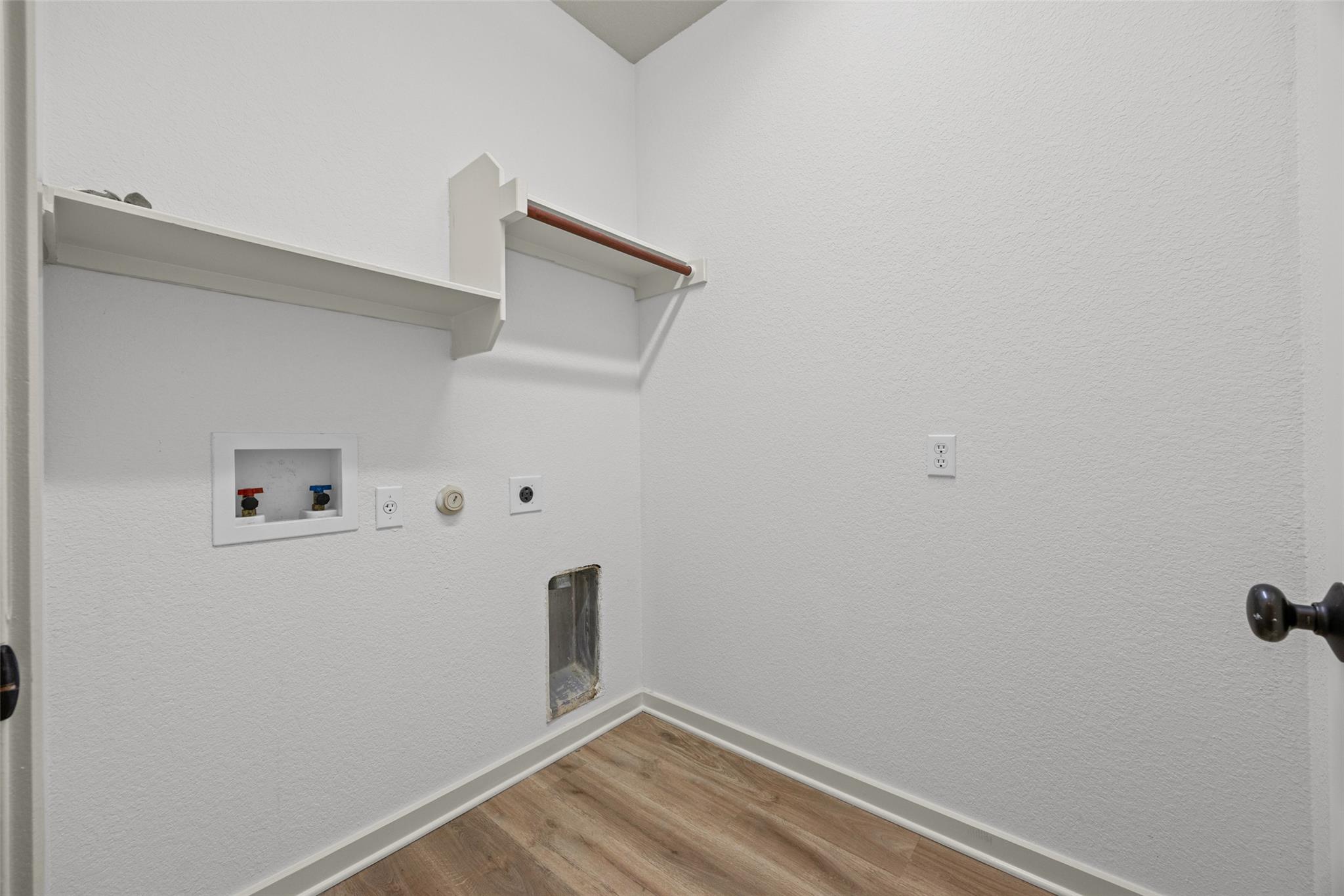 331  Rosemary Holw, photo 12