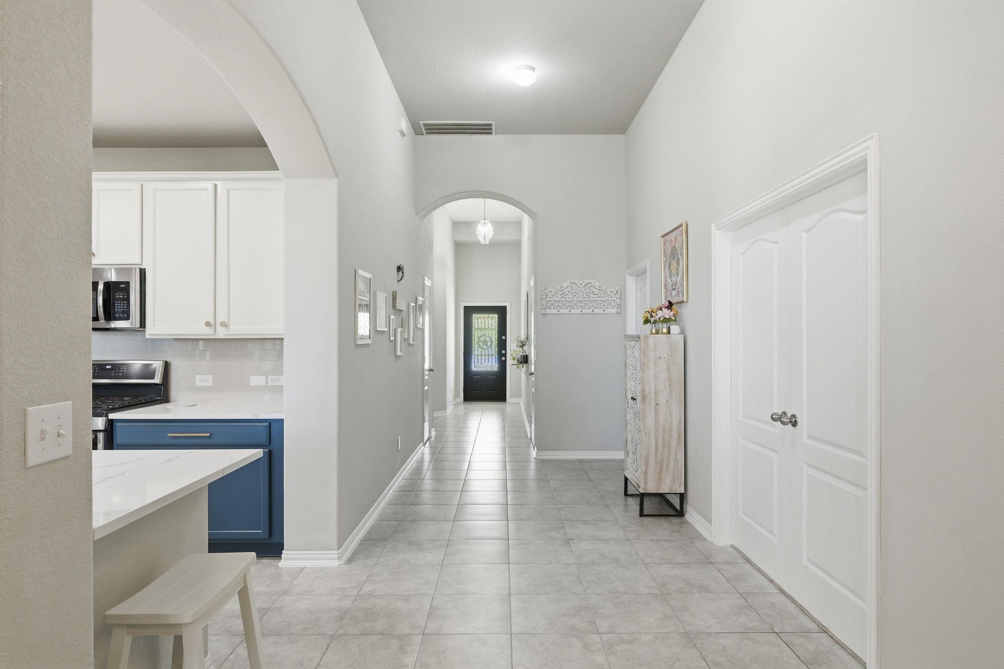 1001  Swan Flower St, photo 4
