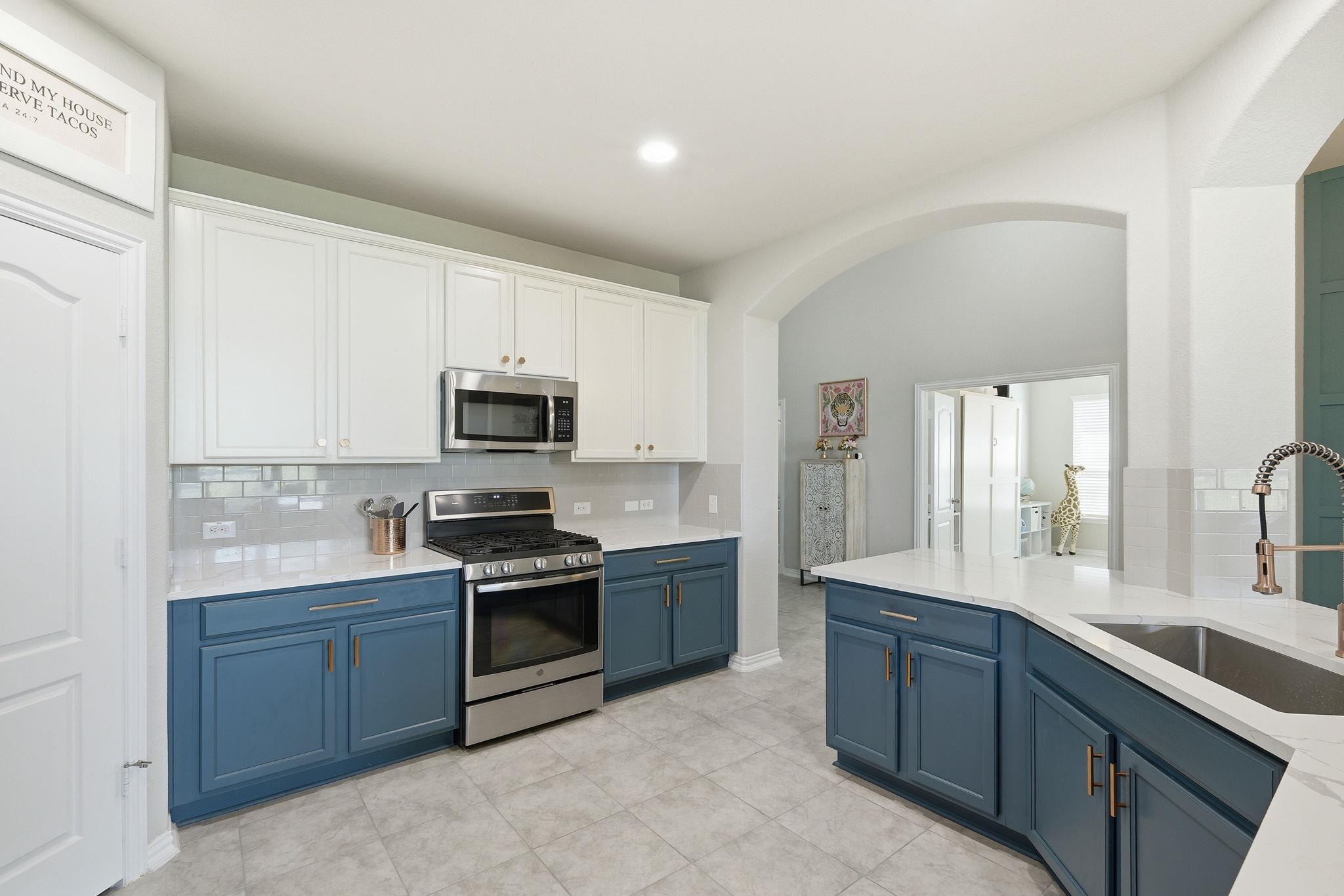 1001  Swan Flower St, photo 8