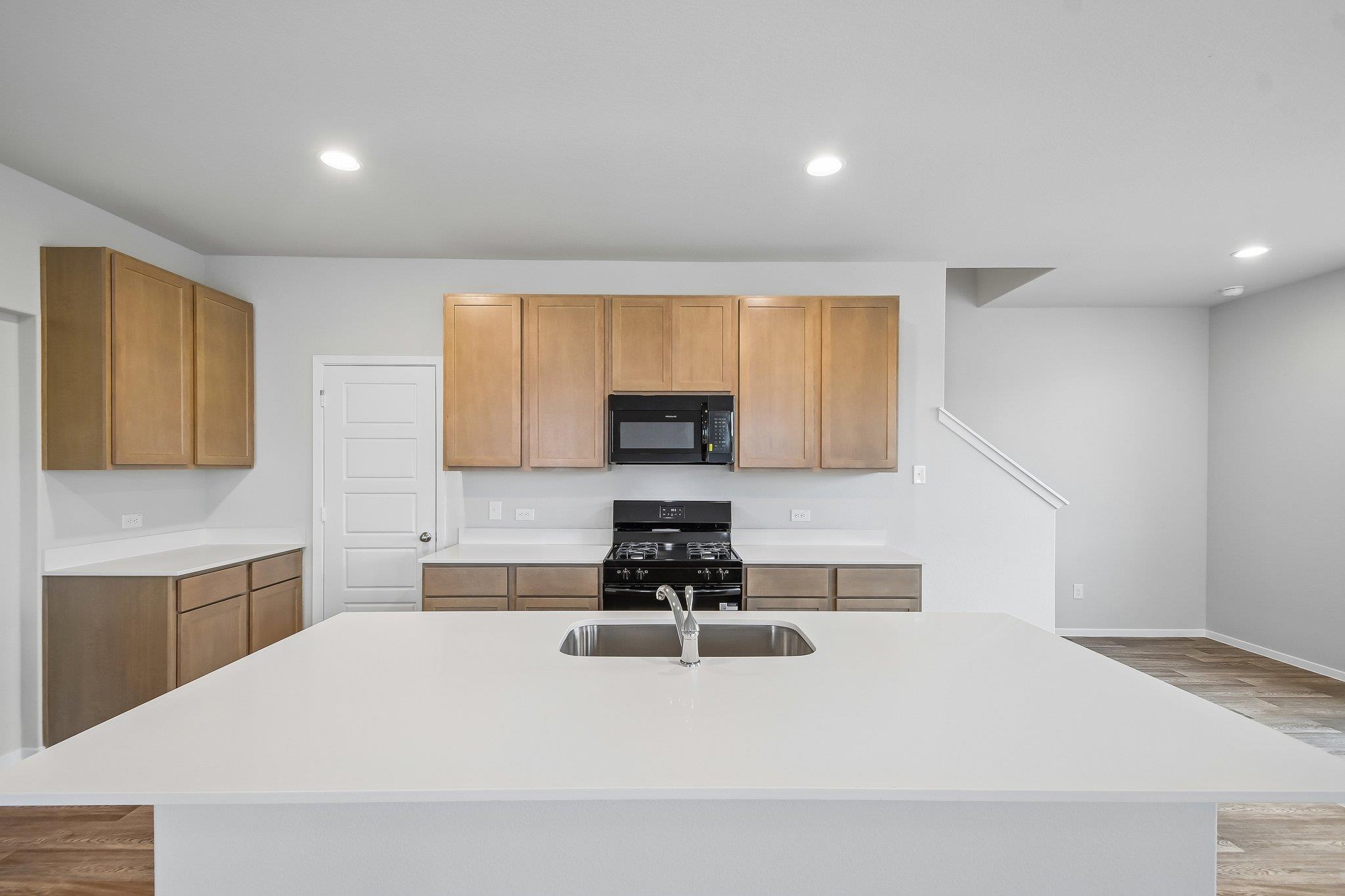 383  Jade St, photo 3