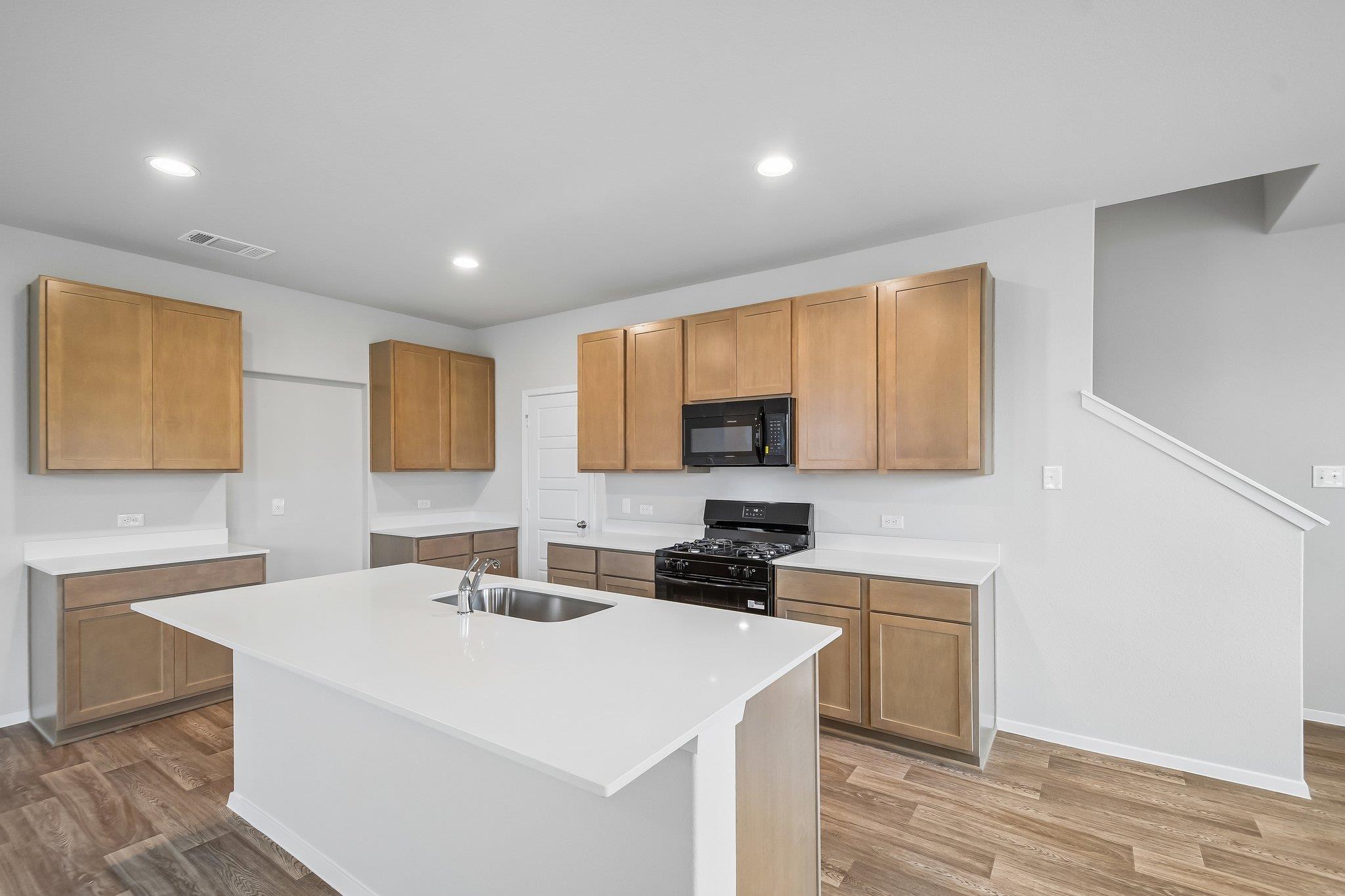 383  Jade St, photo 4