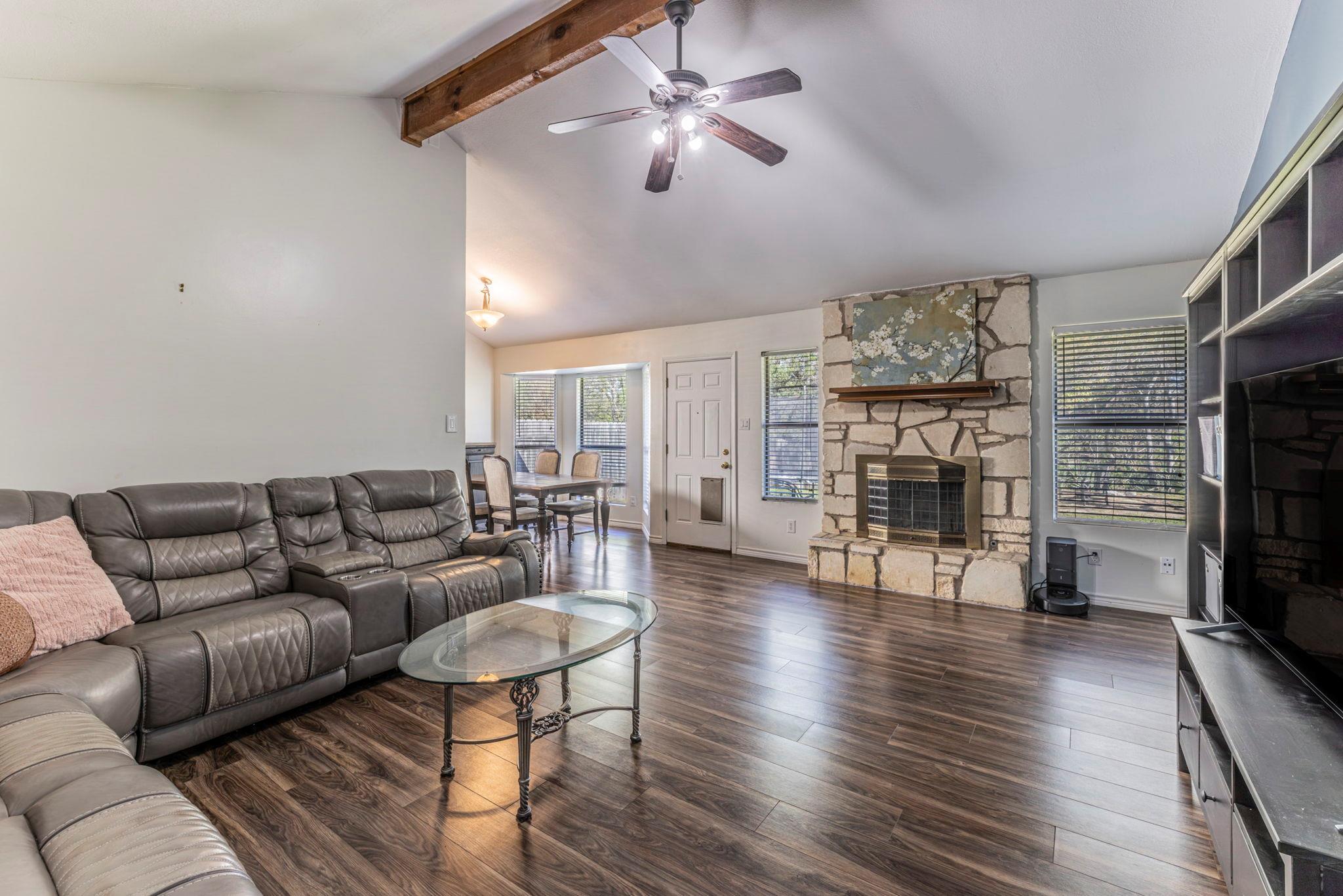 2402  Susan Ln, photo 3