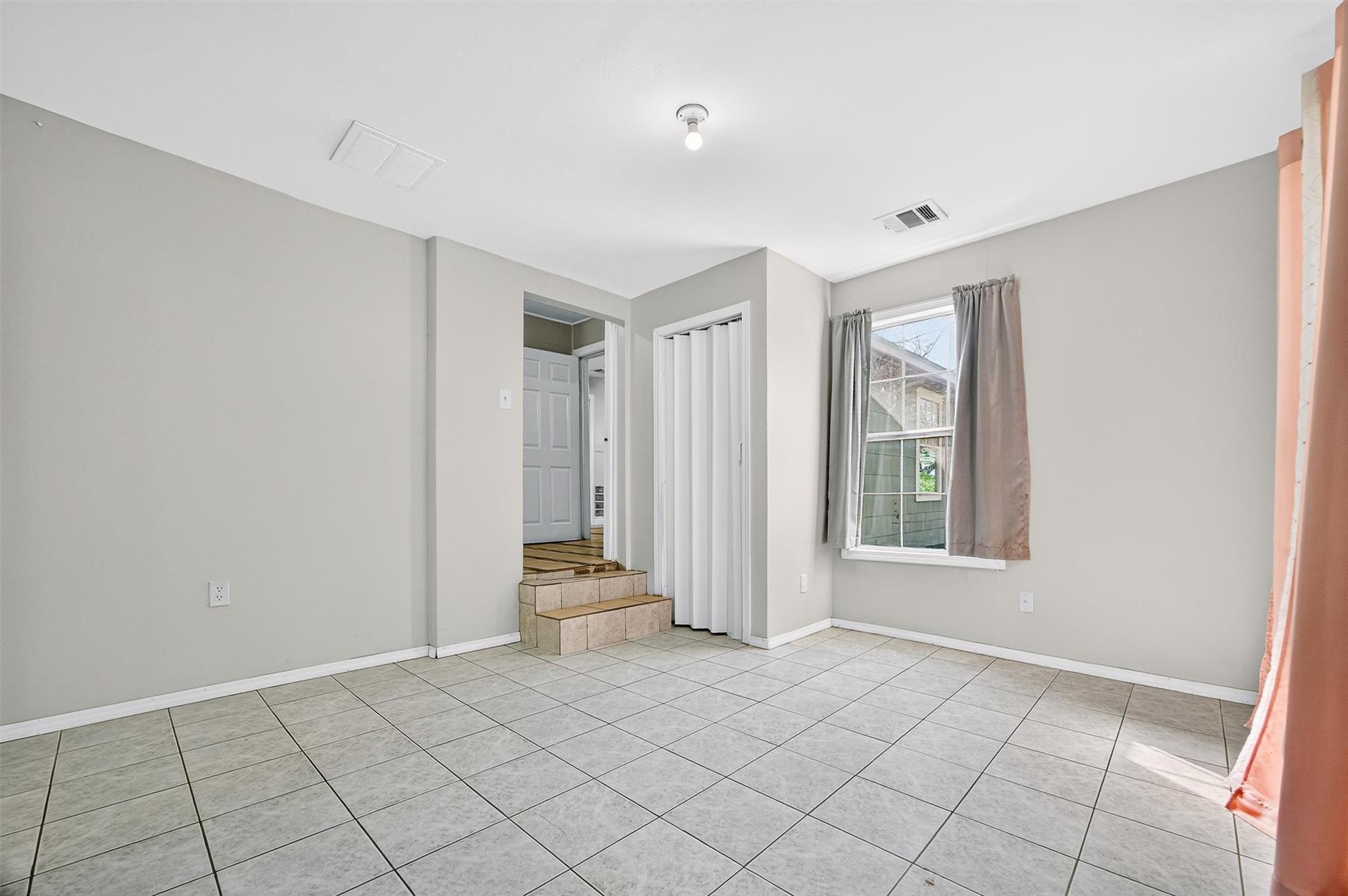 204  Taylor St, photo 12