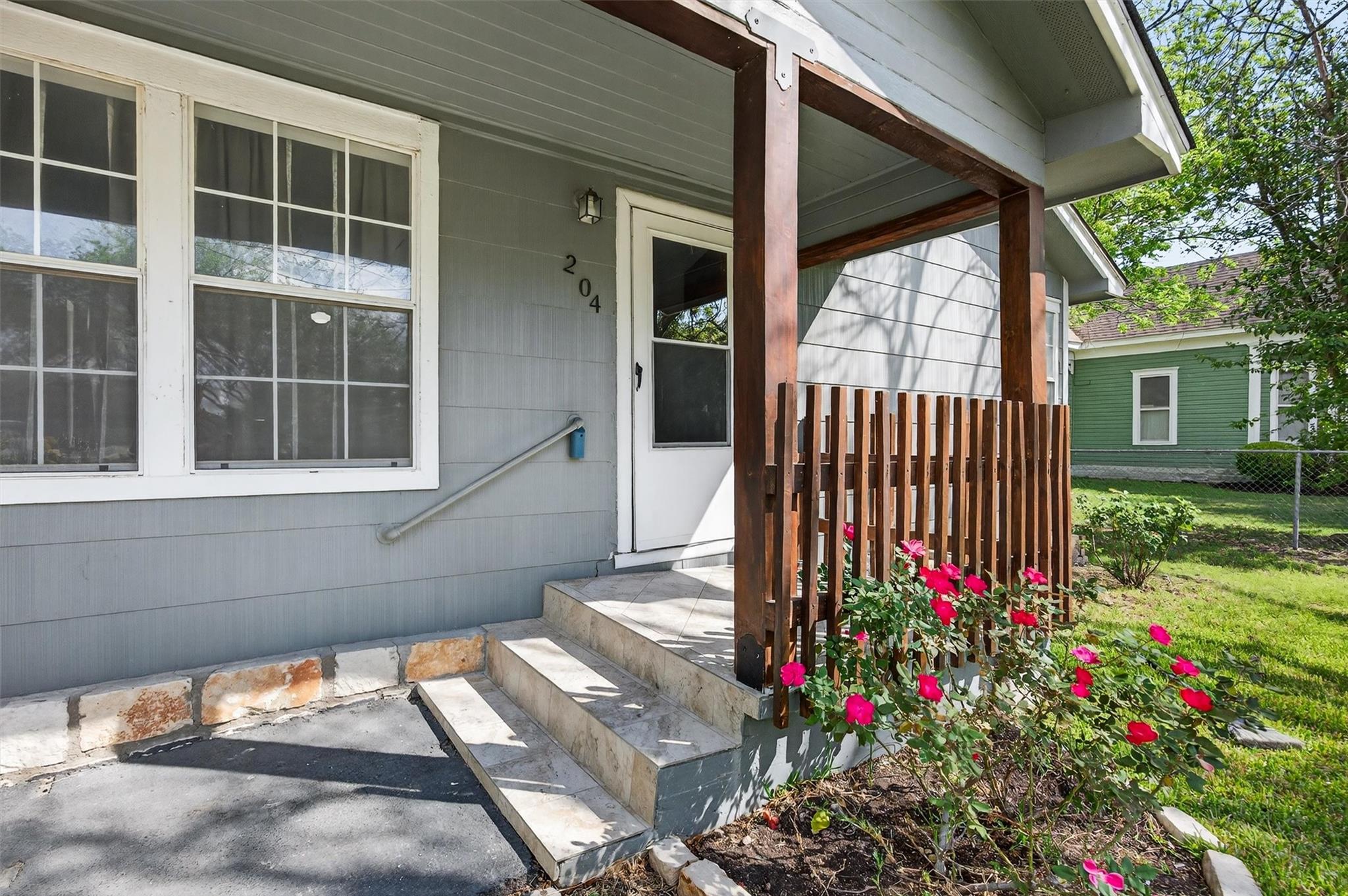 204  Taylor St, photo 3
