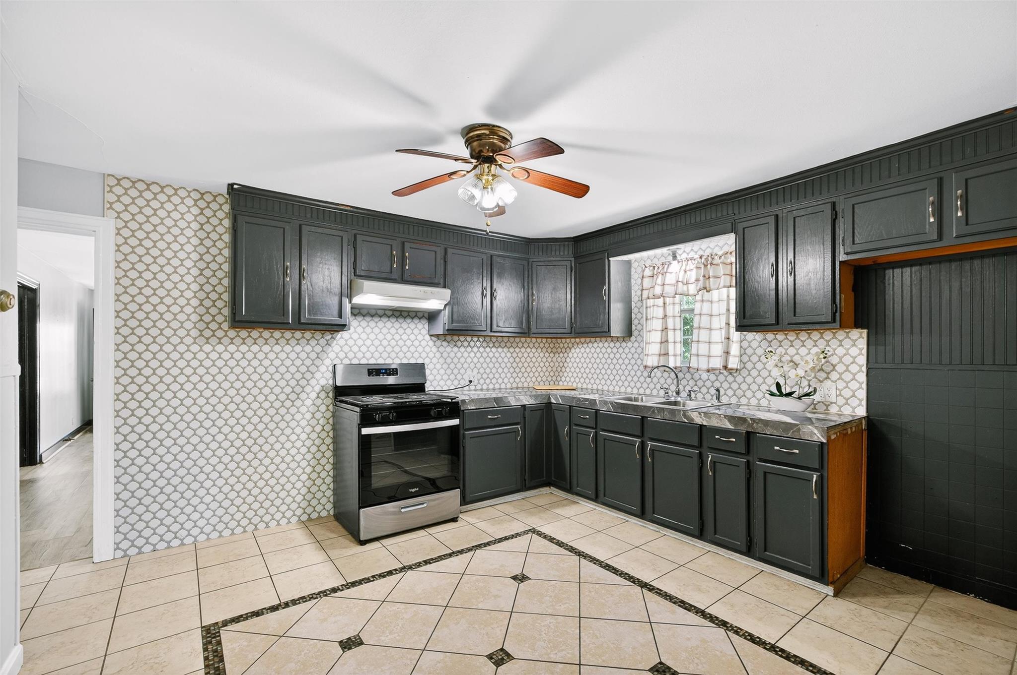 204  Taylor St, photo 9