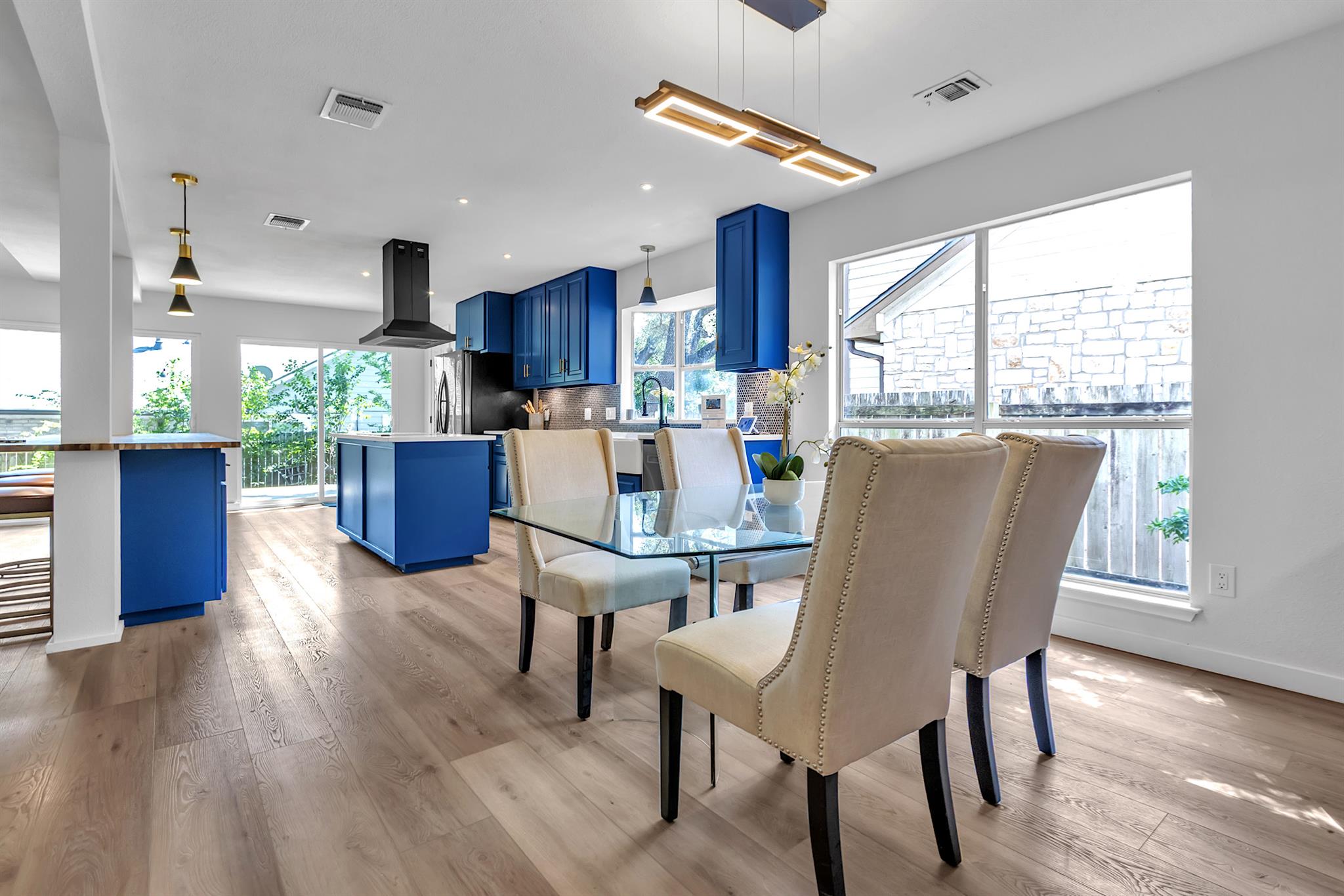 8301  Mendota Cv, photo 12