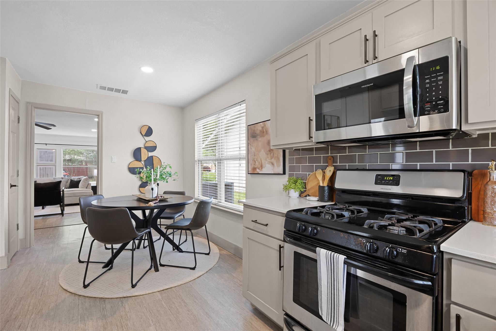 704  Buckingham Pl, photo 12