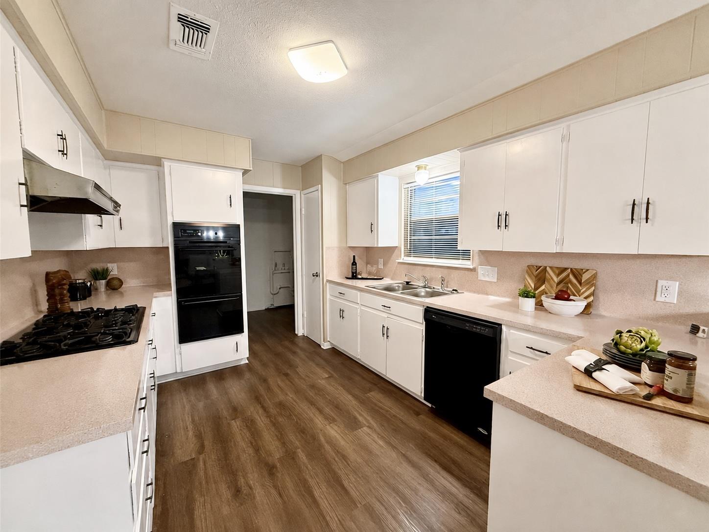 1000  Hollybluff St, photo 5