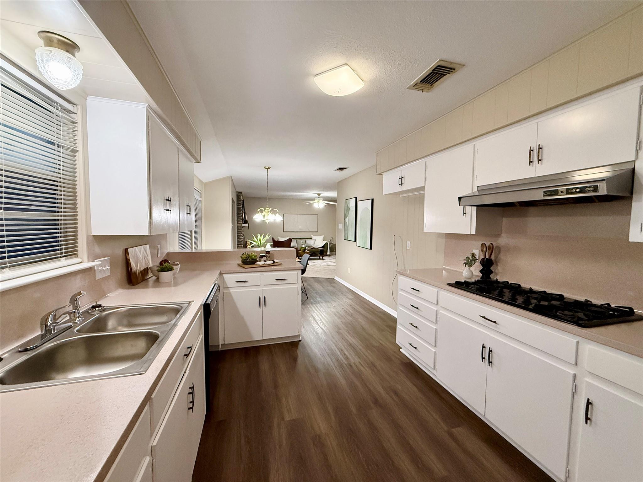 1000  Hollybluff St, photo 6