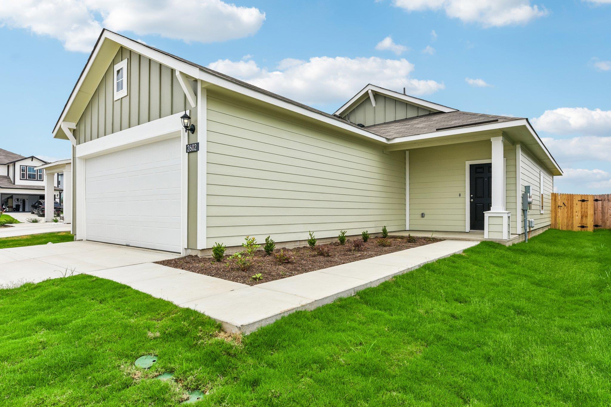 2602 Derwent Dr photo 3