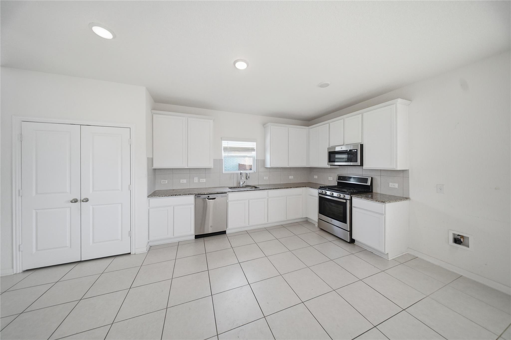 513  Warlander Way, photo 11