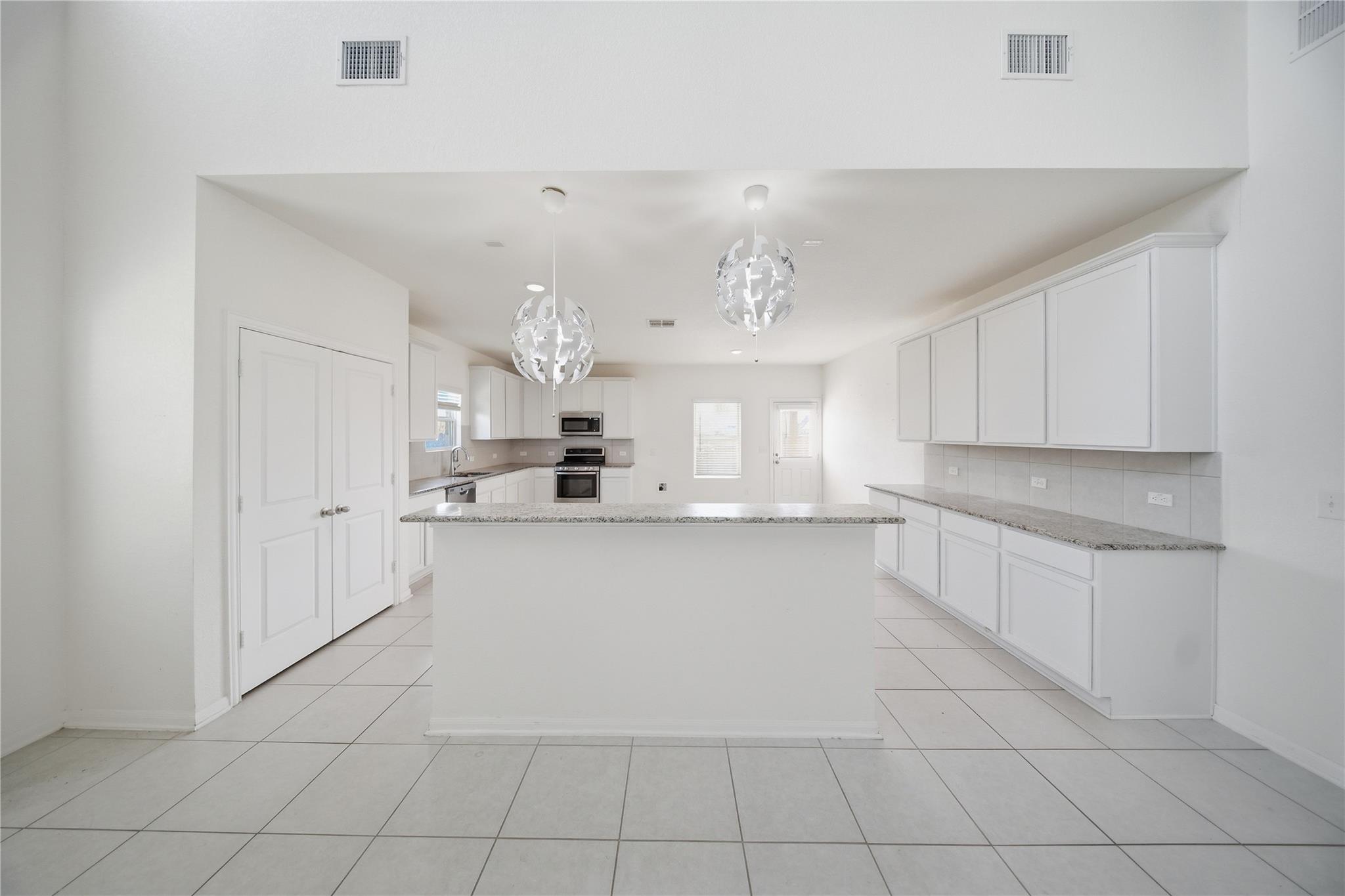 513  Warlander Way, photo 8