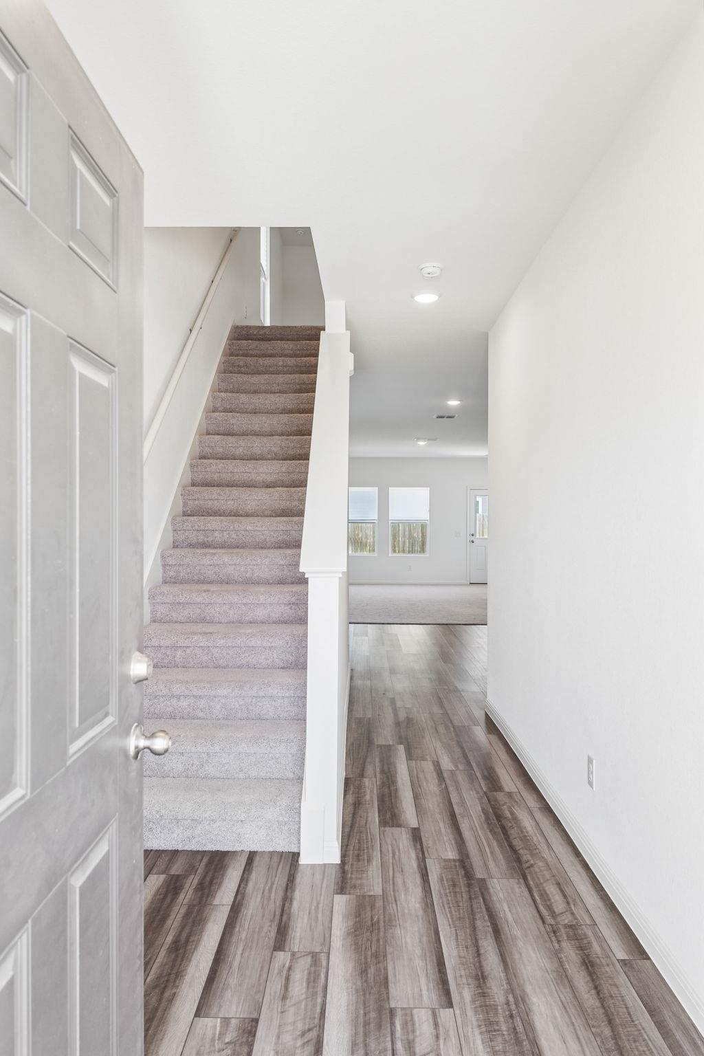 550  Thistle Ln, photo 5