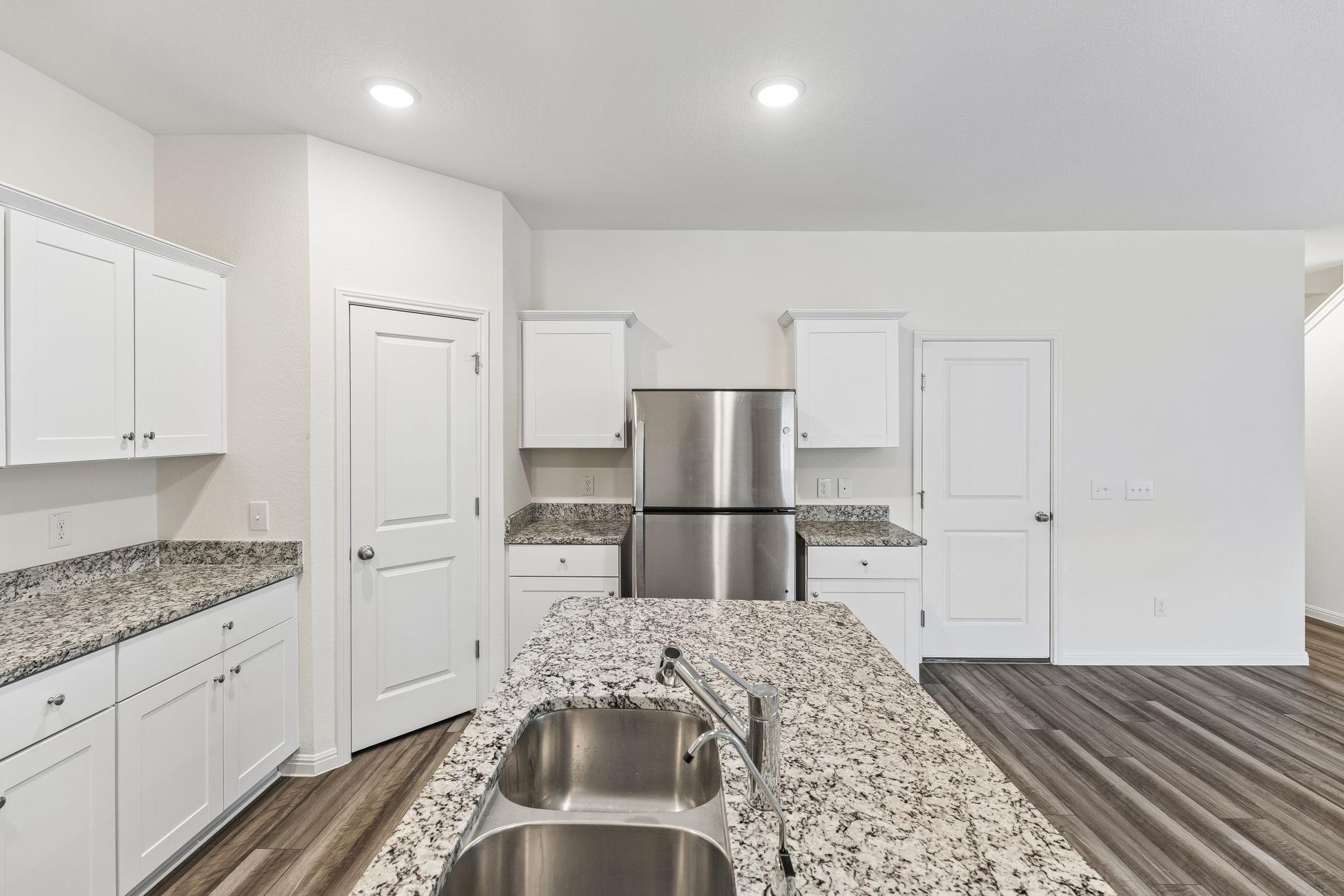550  Thistle Ln, photo 8