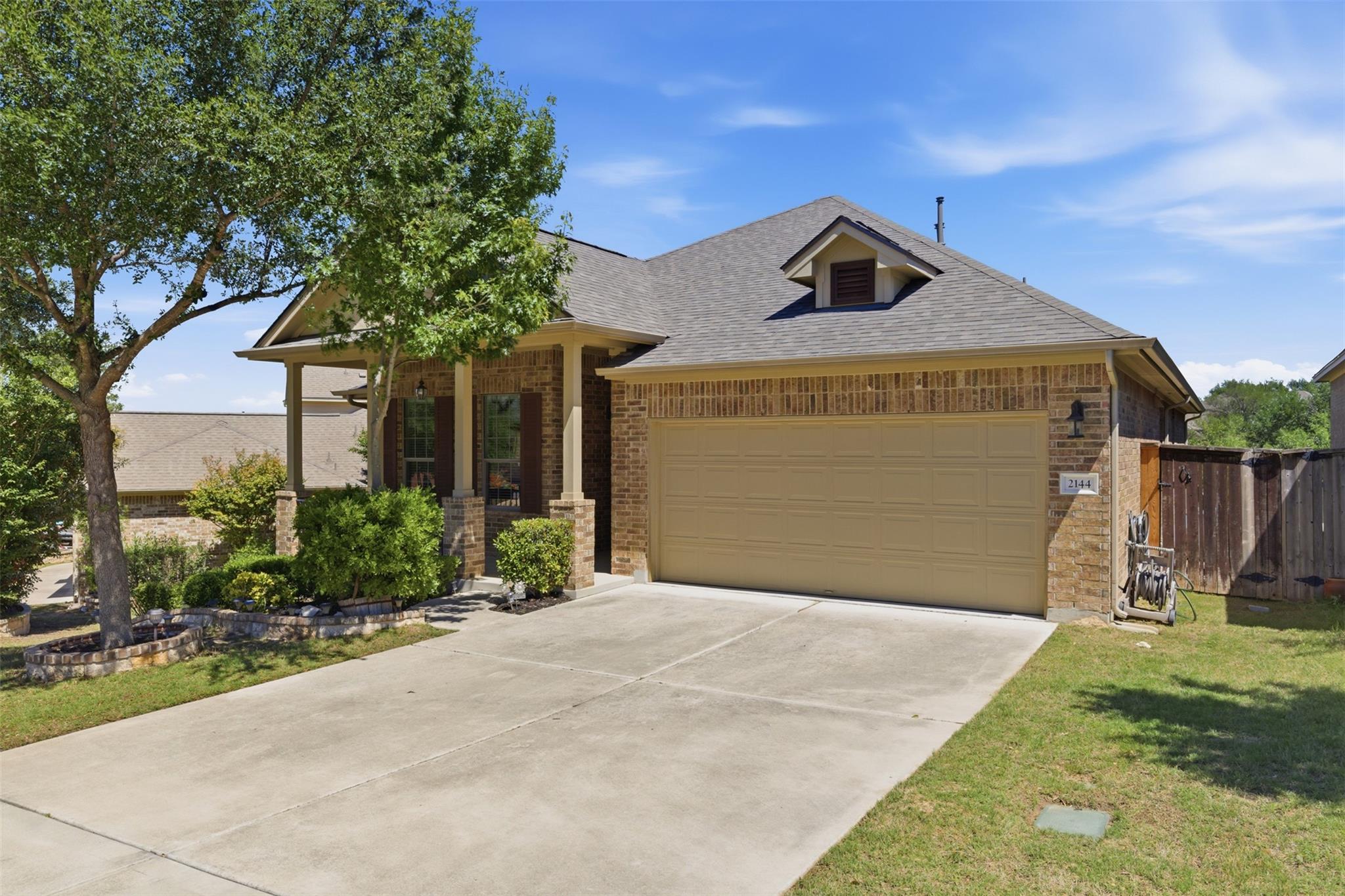 2144  Granite Hill Dr, photo 2
