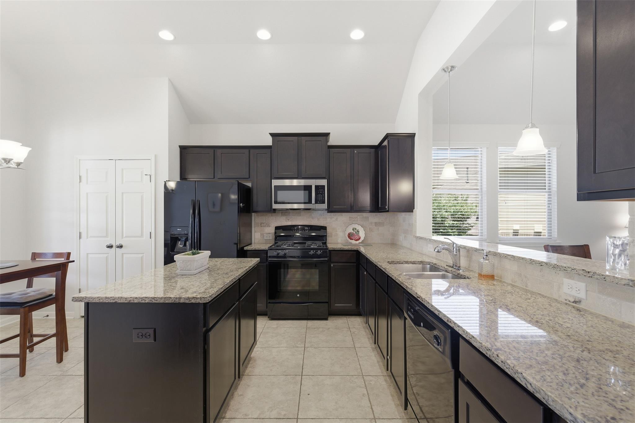 2144  Granite Hill Dr, photo 4