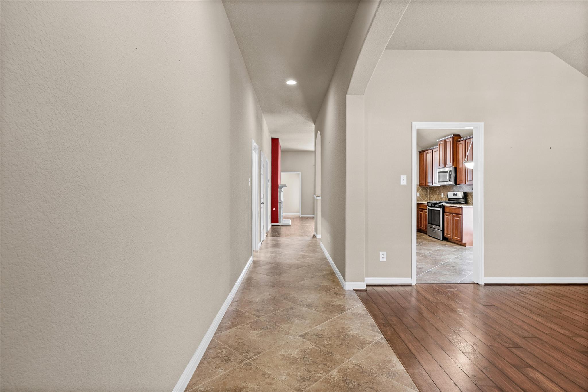 747  Westbury Ln, photo 3