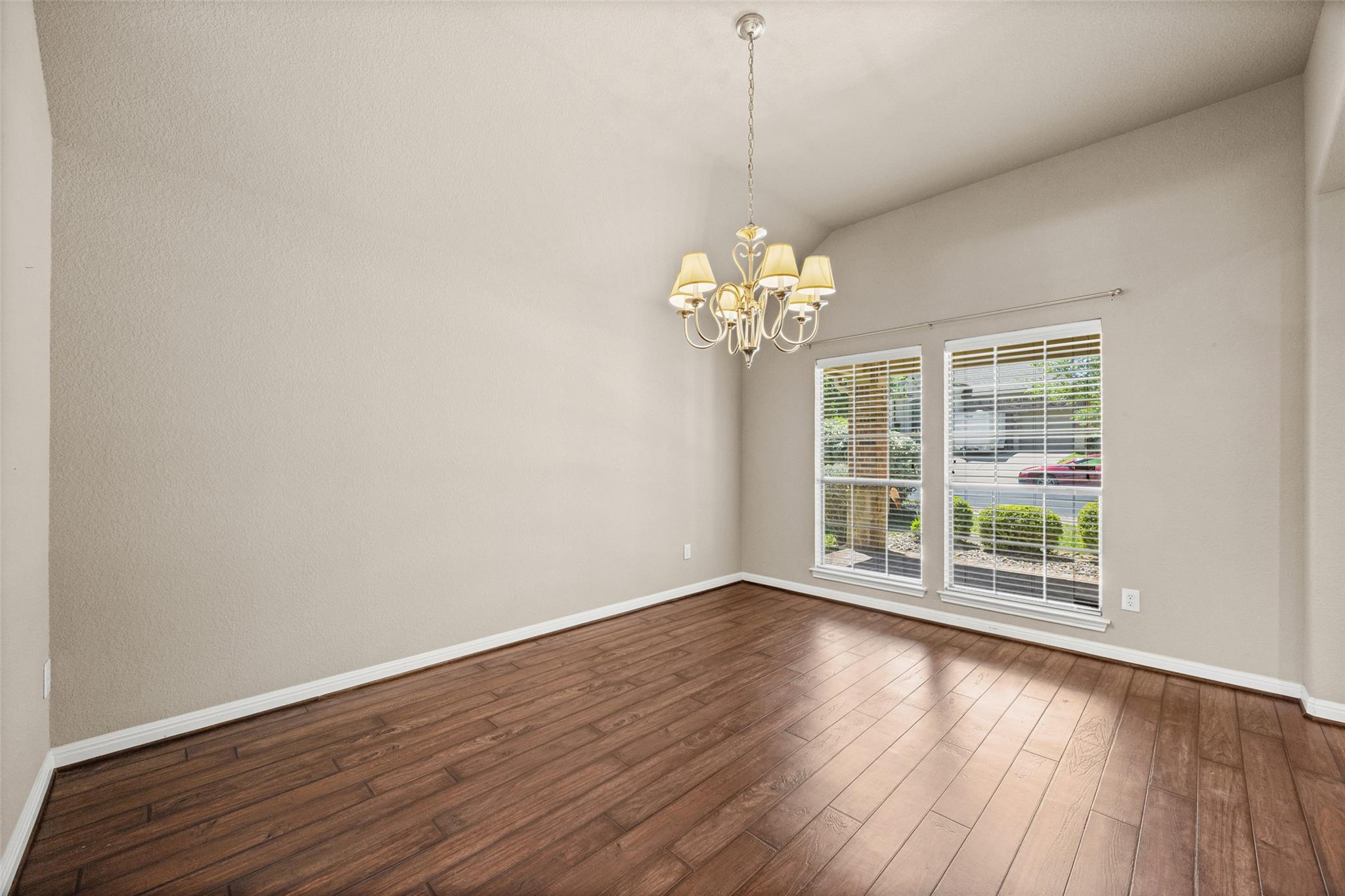 747  Westbury Ln, photo 4