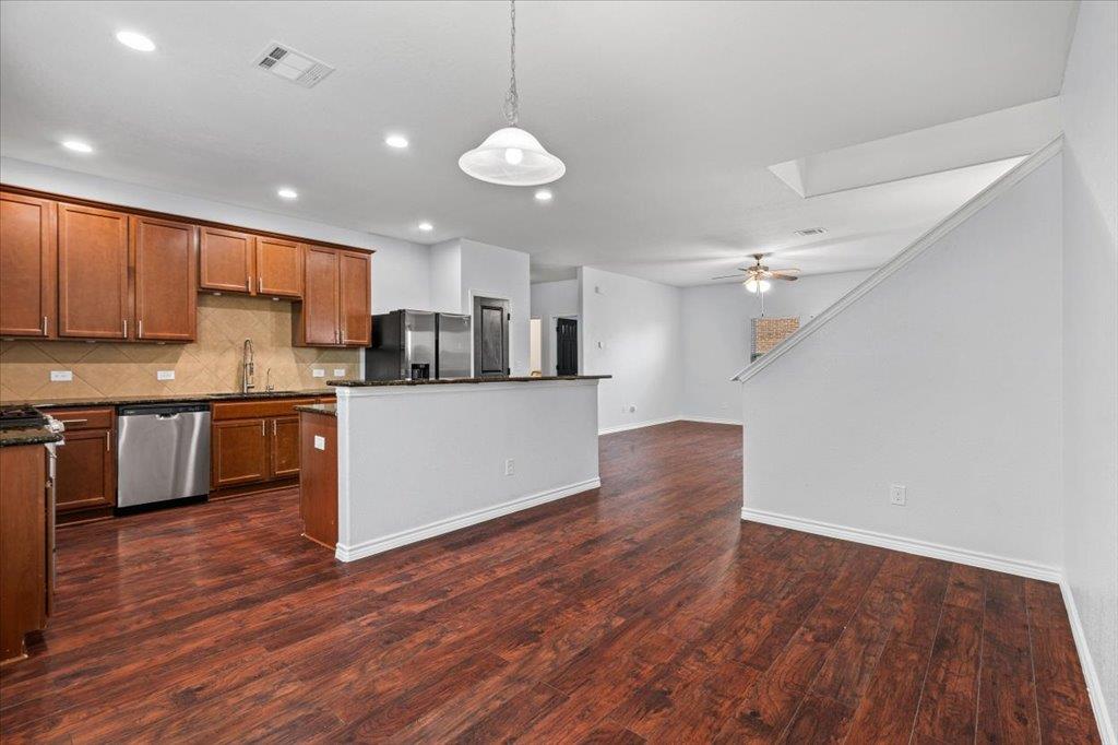 312  Waterloo Dr, photo 11