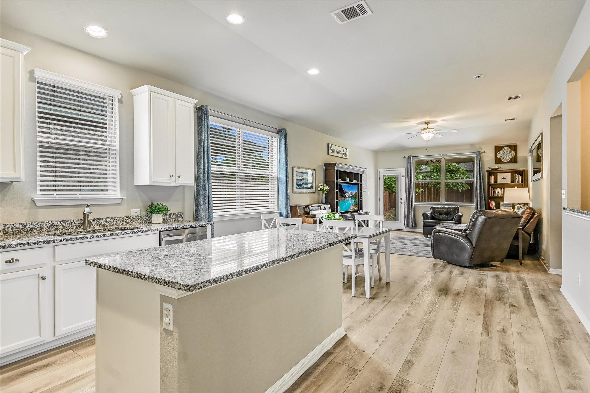 1504  William Bee Dr, photo 8