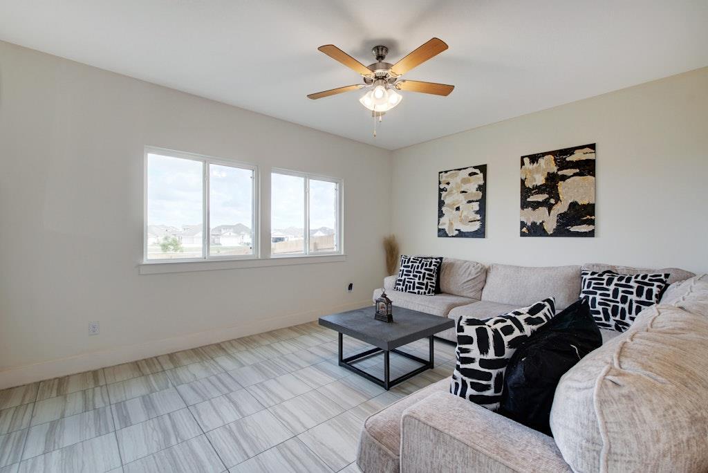 413  White Steppe Way, photo 5