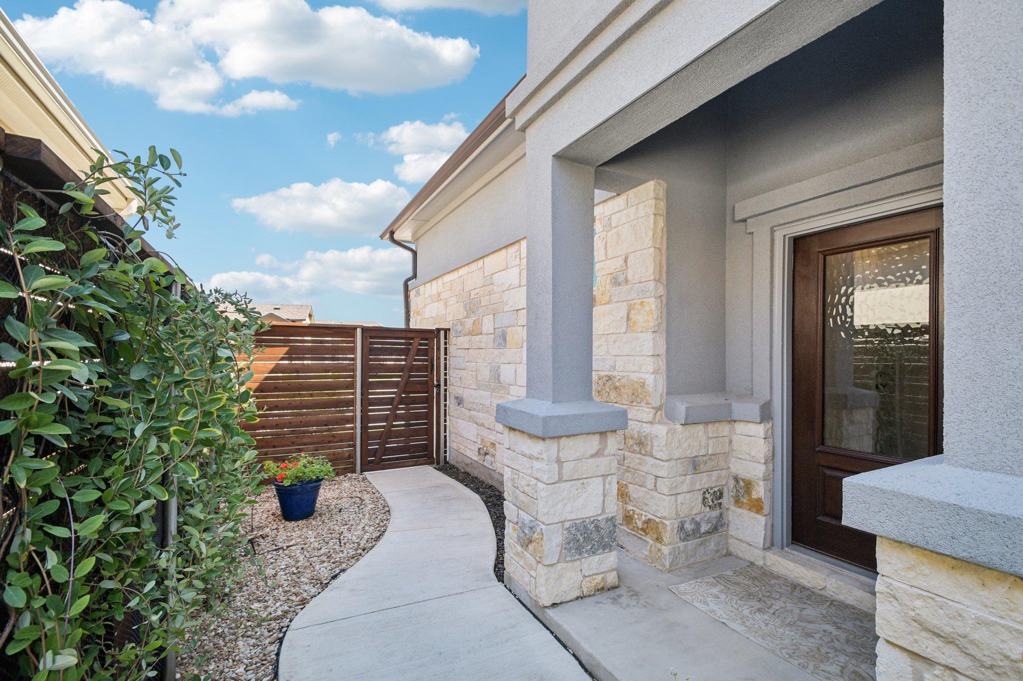 804  Indian Hawthorne Dr, photo 11