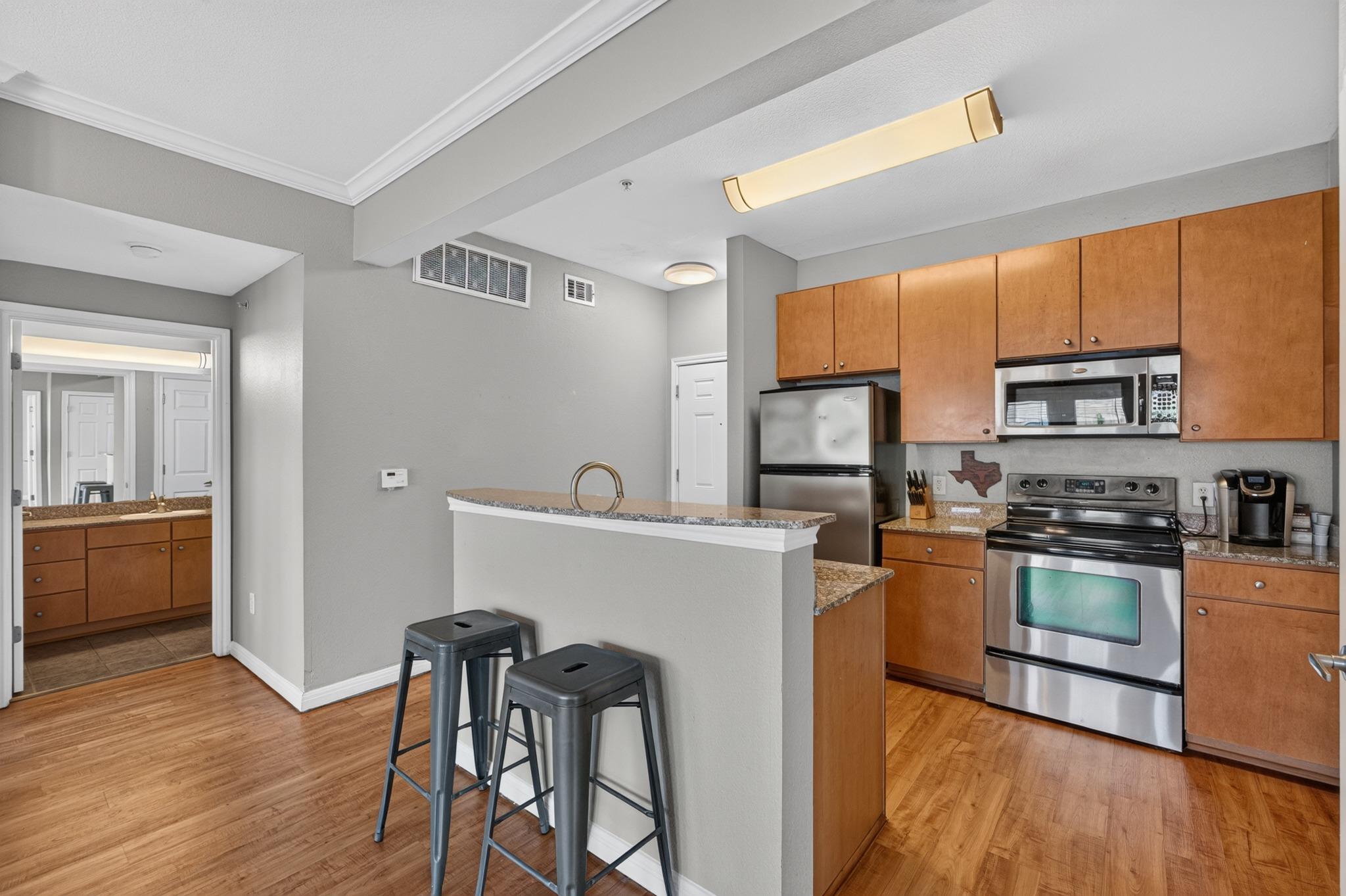 2502  Leon St  #304, photo 6