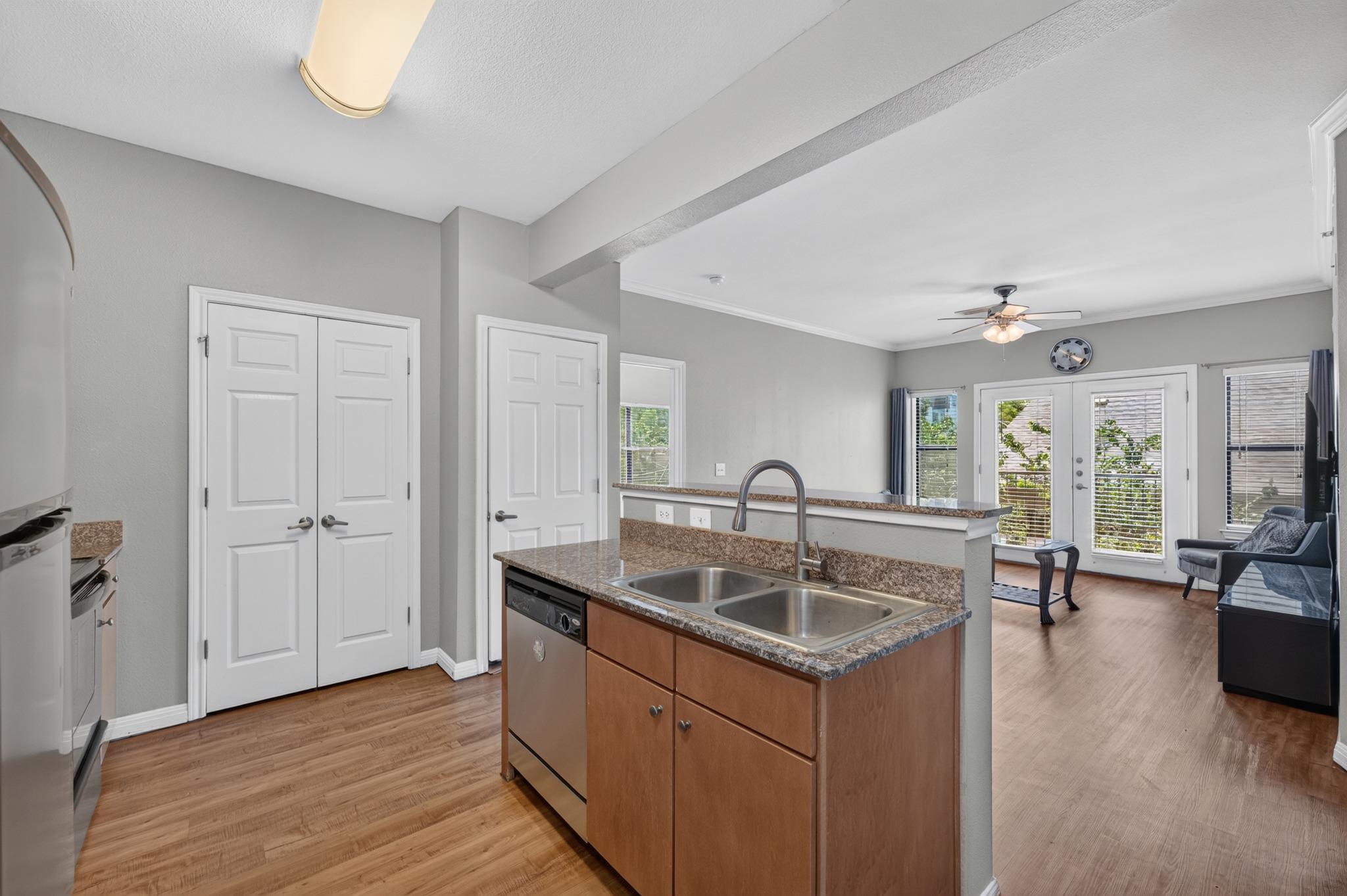 2502  Leon St  #304, photo 8