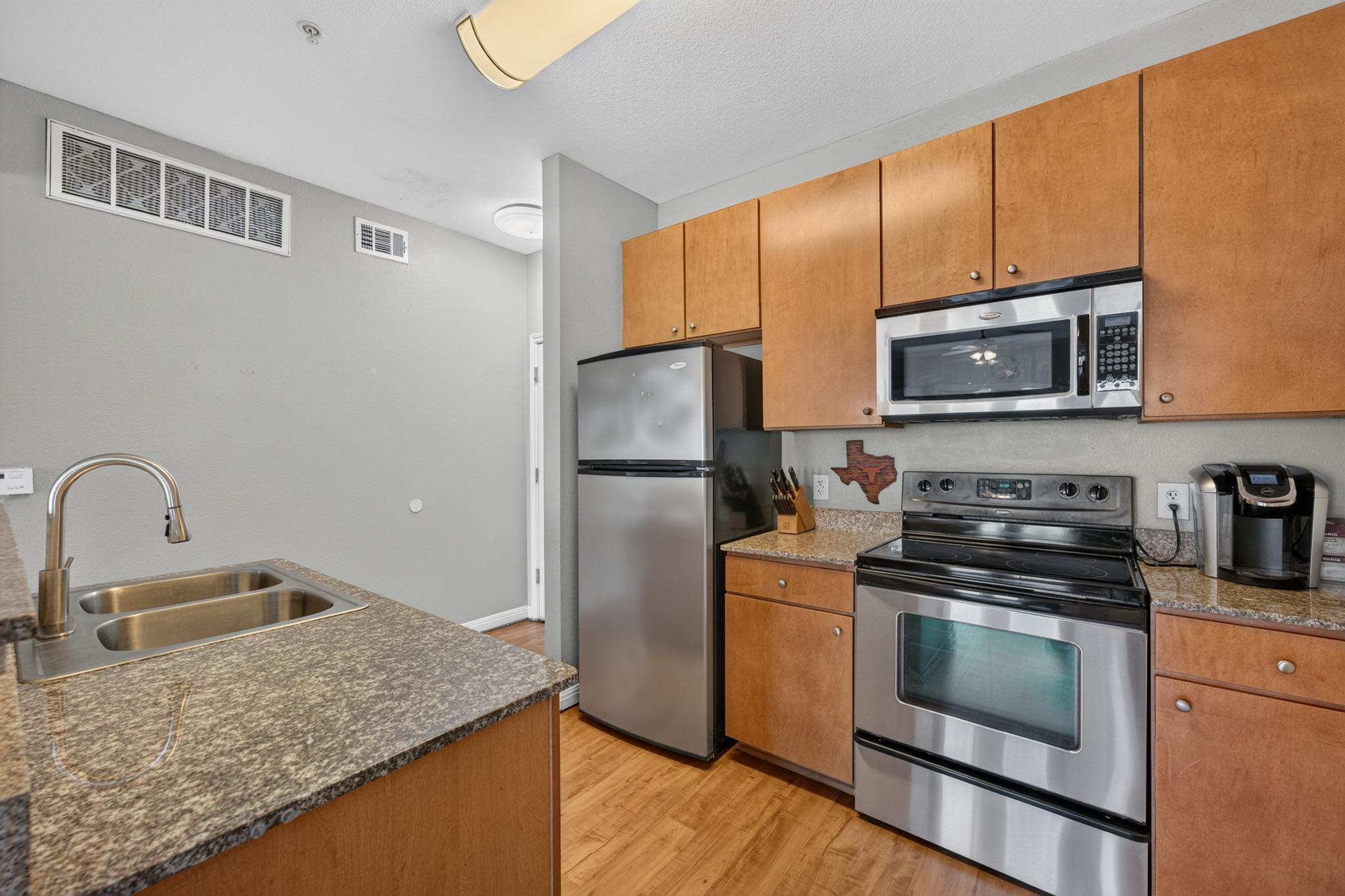 2502  Leon St  #304, photo 9