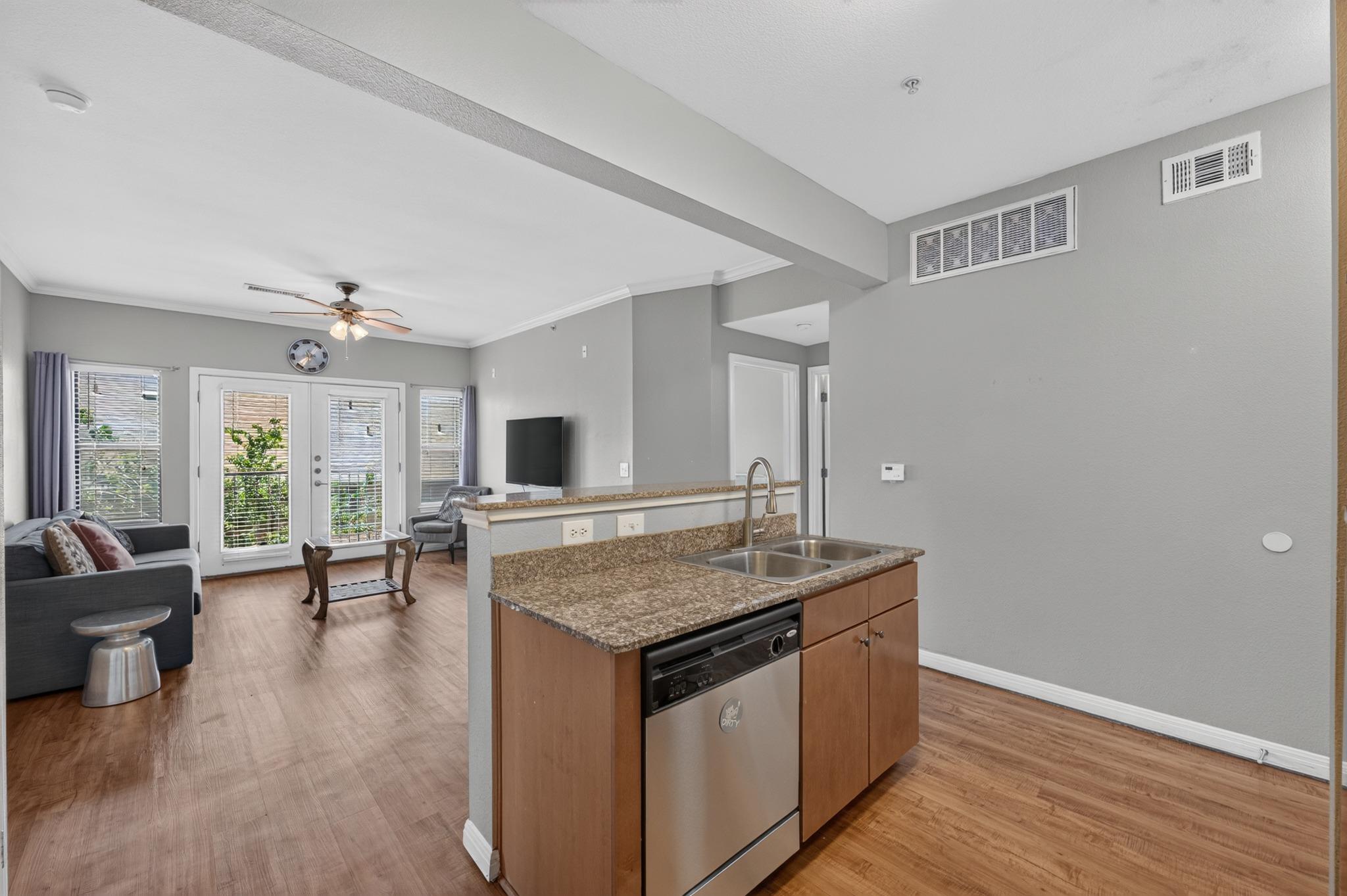 2502  Leon St  #304, photo 10